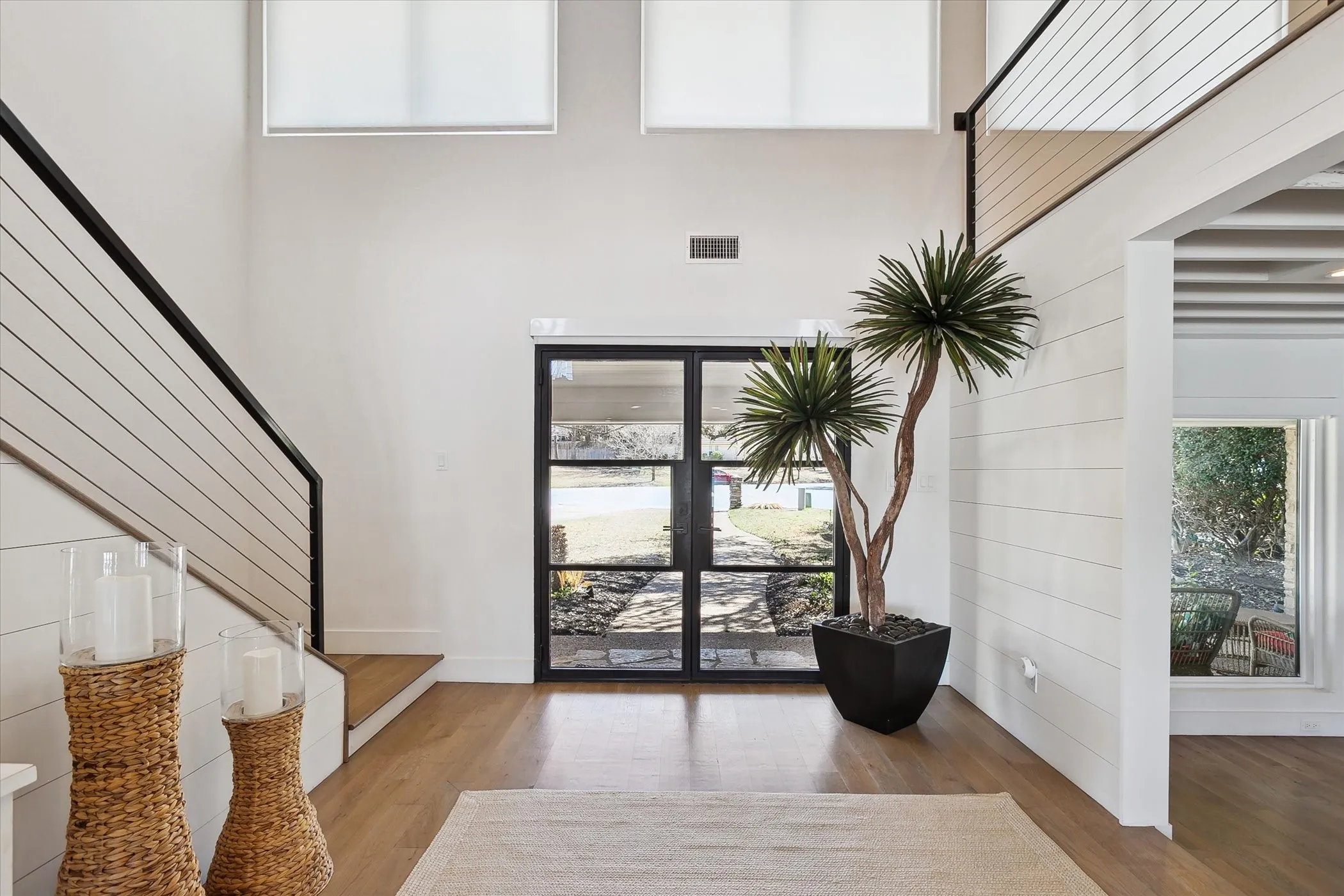 Welcoming foyer that flows easily into dining, living and kitchen!