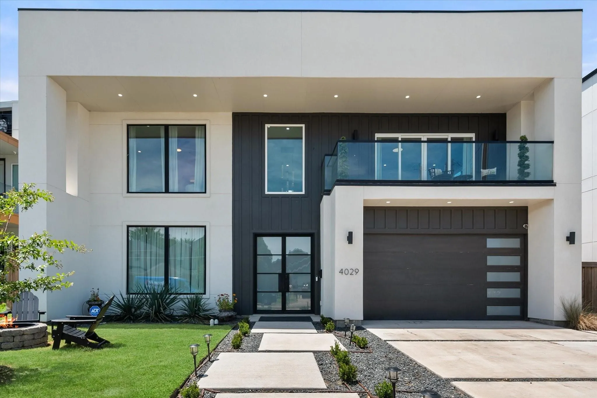 Single Family Residence For Rent in Dallas County , 4029 Ivanhoe Lane, Dallas, Texas 75212, 5 Bedrooms, 4 Bathrooms, 2 Garage spaces, 3,868 Sqft, built in 2023, Preowned, Price $6,500, mls#21164120, Real Estate Agent in Dallas, Homes For Rent in Dallas county, Homes For Rent in Dallas, Realtor in Dallas Texas, Real Estate Brokerage Independent Realty Texas, Luminita Cordes Realtor