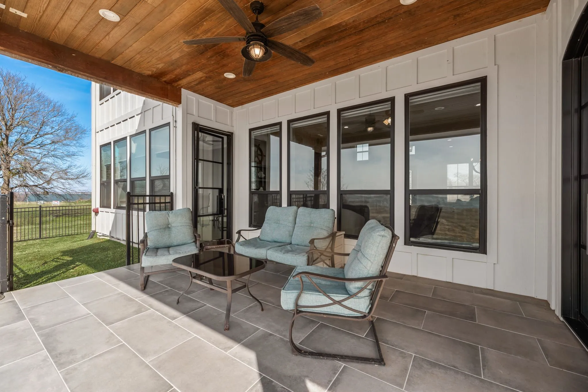 Single Family Residence For Sale in Navarro County , 3016 Lake Ridge Drive, Streetman, Texas 75859, 4 Bedroom, 4 Bathroom, 3 Garage spaces, 3,402 Sqft, built in 2022, mls#21160652, Real Estate Agent in Streetman, Homes For Sale in Navarro county, Homes For Sale in Streetman, Realtor in Streetman Texas, Real Estate Brokerage Independent Realty Texas, Luminita Cordes Realtor