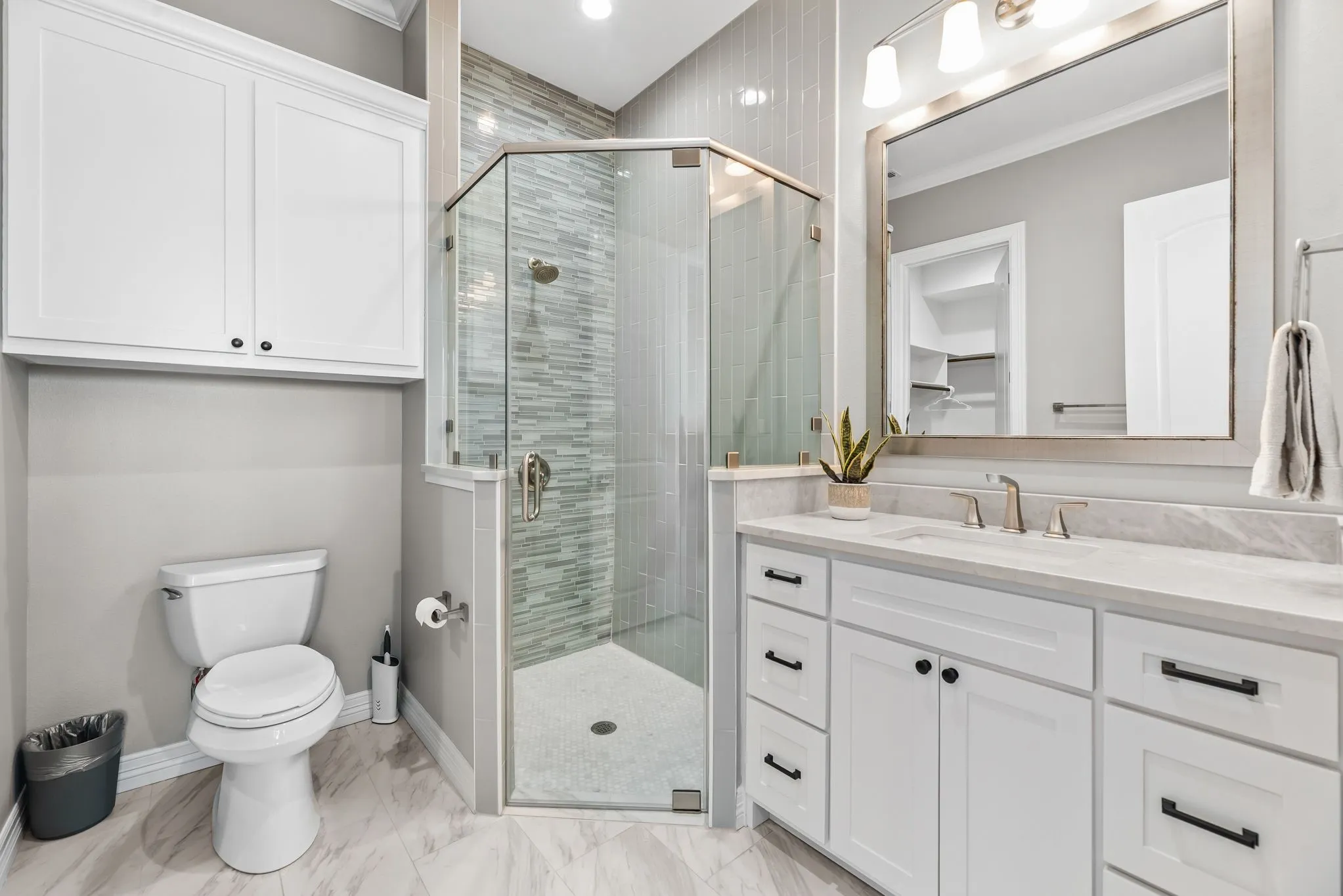 Single Family Residence For Sale in Navarro County , 3016 Lake Ridge Drive, Streetman, Texas 75859, 4 Bedroom, 4 Bathroom, 3 Garage spaces, 3,402 Sqft, built in 2022, mls#21160652, Real Estate Agent in Streetman, Homes For Sale in Navarro county, Homes For Sale in Streetman, Realtor in Streetman Texas, Real Estate Brokerage Independent Realty Texas, Luminita Cordes Realtor