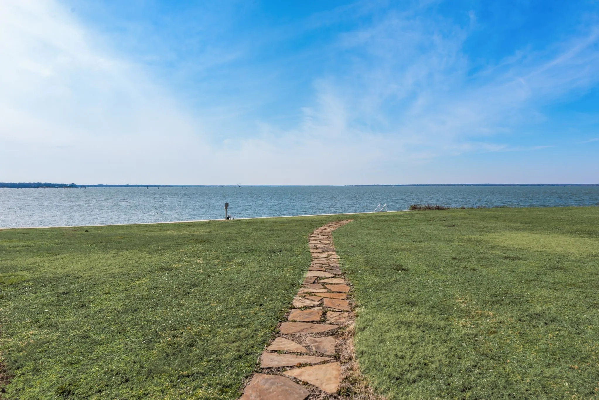 Single Family Residence For Sale in Navarro County , 3016 Lake Ridge Drive, Streetman, Texas 75859, 4 Bedroom, 4 Bathroom, 3 Garage spaces, 3,402 Sqft, built in 2022, mls#21160652, Real Estate Agent in Streetman, Homes For Sale in Navarro county, Homes For Sale in Streetman, Realtor in Streetman Texas, Real Estate Brokerage Independent Realty Texas, Luminita Cordes Realtor
