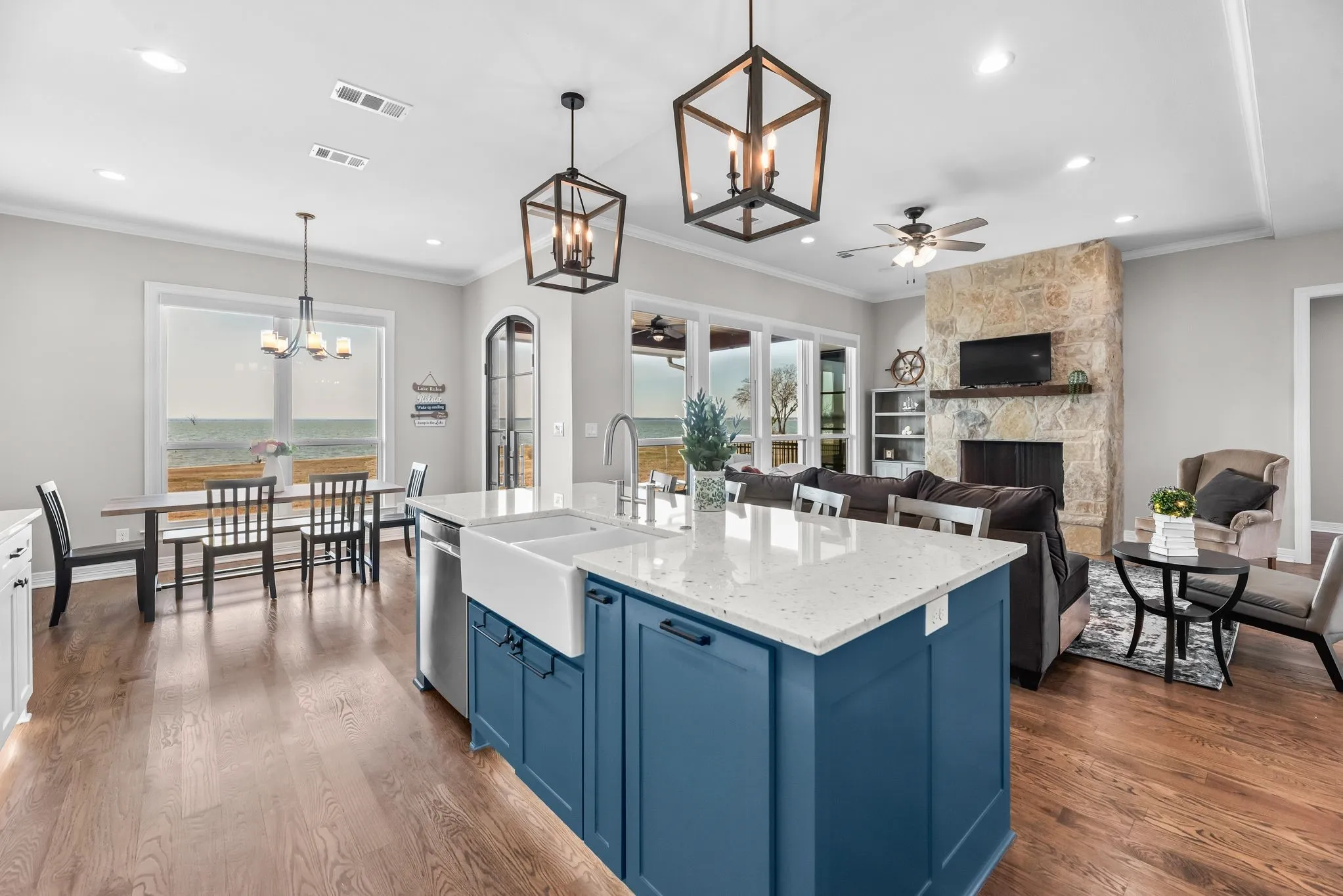 Single Family Residence For Sale in Navarro County , 3016 Lake Ridge Drive, Streetman, Texas 75859, 4 Bedroom, 4 Bathroom, 3 Garage spaces, 3,402 Sqft, built in 2022, mls#21160652, Real Estate Agent in Streetman, Homes For Sale in Navarro county, Homes For Sale in Streetman, Realtor in Streetman Texas, Real Estate Brokerage Independent Realty Texas, Luminita Cordes Realtor