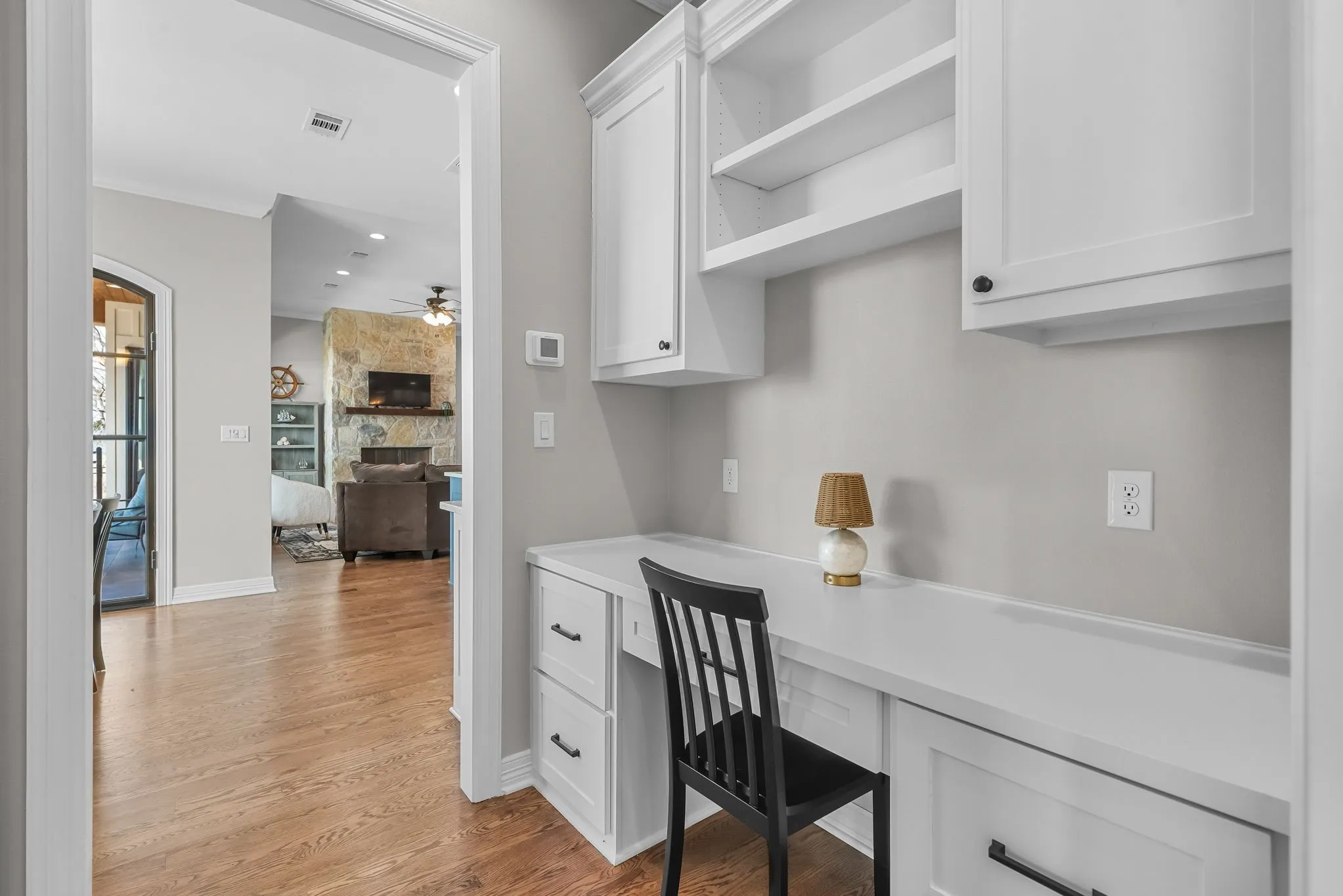 Single Family Residence For Sale in Navarro County , 3016 Lake Ridge Drive, Streetman, Texas 75859, 4 Bedroom, 4 Bathroom, 3 Garage spaces, 3,402 Sqft, built in 2022, mls#21160652, Real Estate Agent in Streetman, Homes For Sale in Navarro county, Homes For Sale in Streetman, Realtor in Streetman Texas, Real Estate Brokerage Independent Realty Texas, Luminita Cordes Realtor