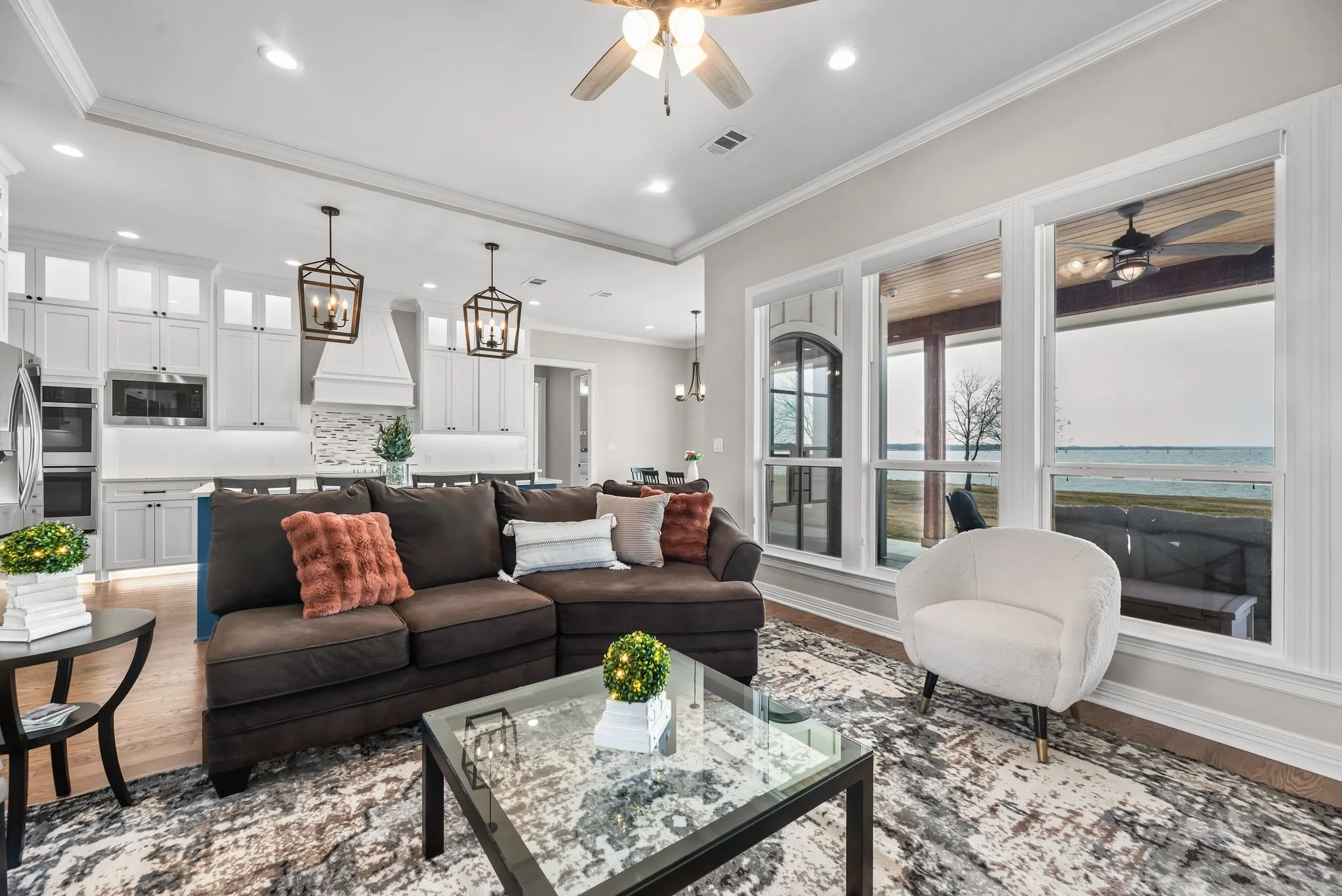 Single Family Residence For Sale in Navarro County , 3016 Lake Ridge Drive, Streetman, Texas 75859, 4 Bedroom, 4 Bathroom, 3 Garage spaces, 3,402 Sqft, built in 2022, mls#21160652, Real Estate Agent in Streetman, Homes For Sale in Navarro county, Homes For Sale in Streetman, Realtor in Streetman Texas, Real Estate Brokerage Independent Realty Texas, Luminita Cordes Realtor