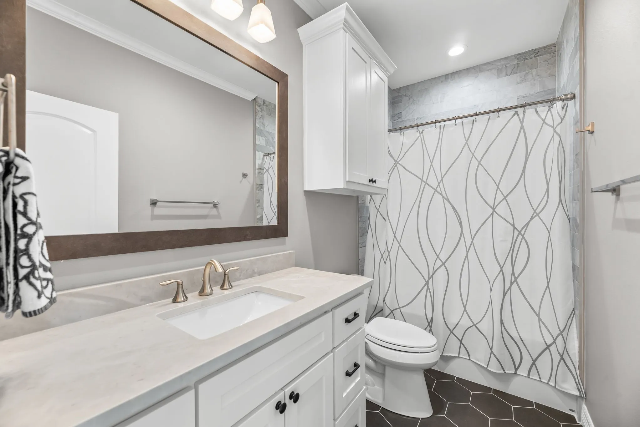 Single Family Residence For Sale in Navarro County , 3016 Lake Ridge Drive, Streetman, Texas 75859, 4 Bedroom, 4 Bathroom, 3 Garage spaces, 3,402 Sqft, built in 2022, mls#21160652, Real Estate Agent in Streetman, Homes For Sale in Navarro county, Homes For Sale in Streetman, Realtor in Streetman Texas, Real Estate Brokerage Independent Realty Texas, Luminita Cordes Realtor