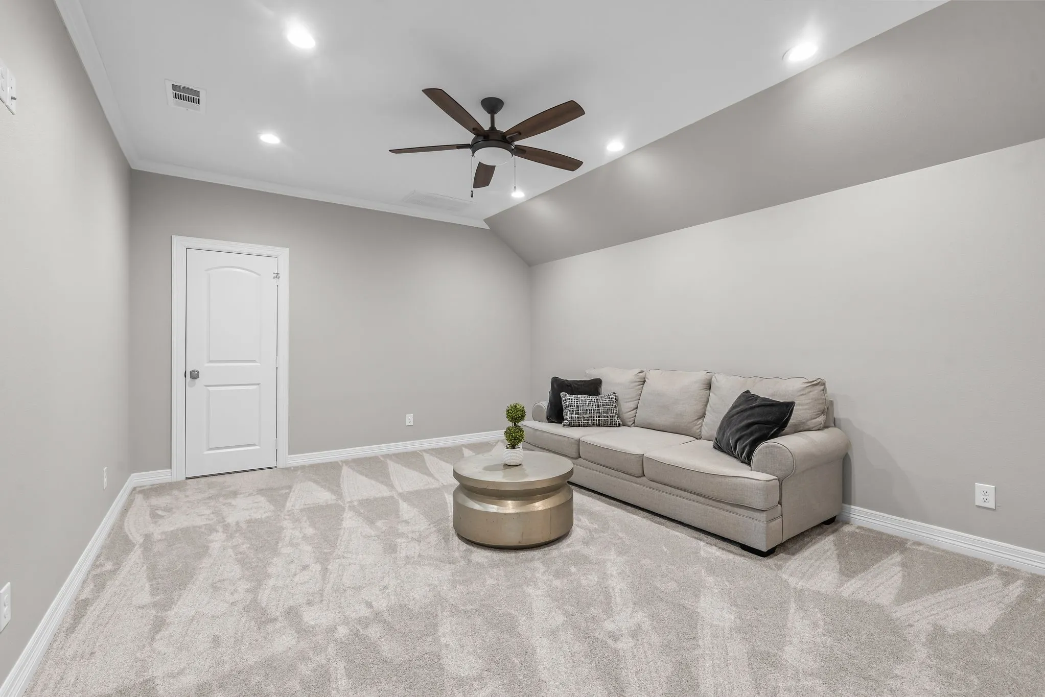 Single Family Residence For Sale in Navarro County , 3016 Lake Ridge Drive, Streetman, Texas 75859, 4 Bedroom, 4 Bathroom, 3 Garage spaces, 3,402 Sqft, built in 2022, mls#21160652, Real Estate Agent in Streetman, Homes For Sale in Navarro county, Homes For Sale in Streetman, Realtor in Streetman Texas, Real Estate Brokerage Independent Realty Texas, Luminita Cordes Realtor