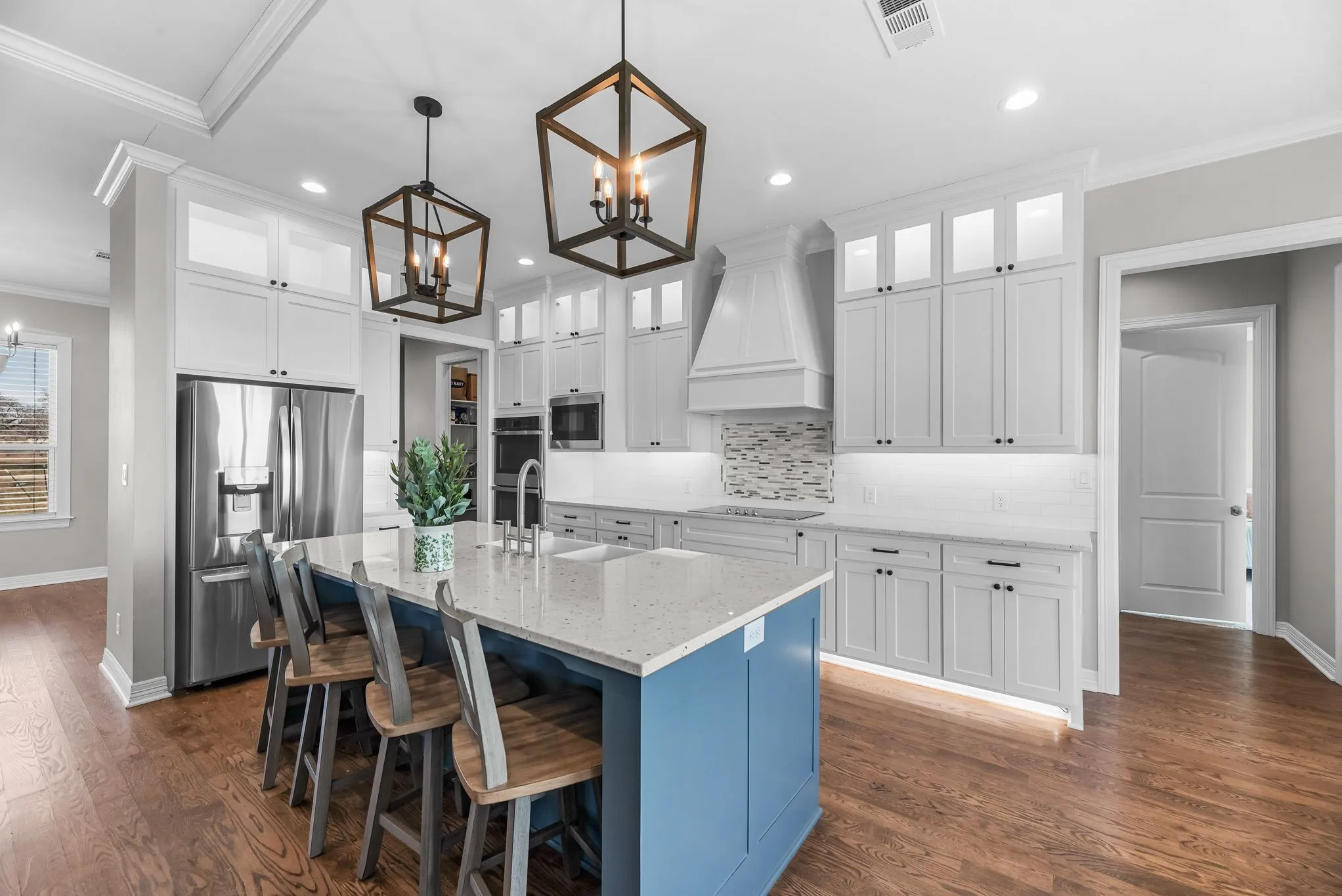Single Family Residence For Sale in Navarro County , 3016 Lake Ridge Drive, Streetman, Texas 75859, 4 Bedroom, 4 Bathroom, 3 Garage spaces, 3,402 Sqft, built in 2022, mls#21160652, Real Estate Agent in Streetman, Homes For Sale in Navarro county, Homes For Sale in Streetman, Realtor in Streetman Texas, Real Estate Brokerage Independent Realty Texas, Luminita Cordes Realtor
