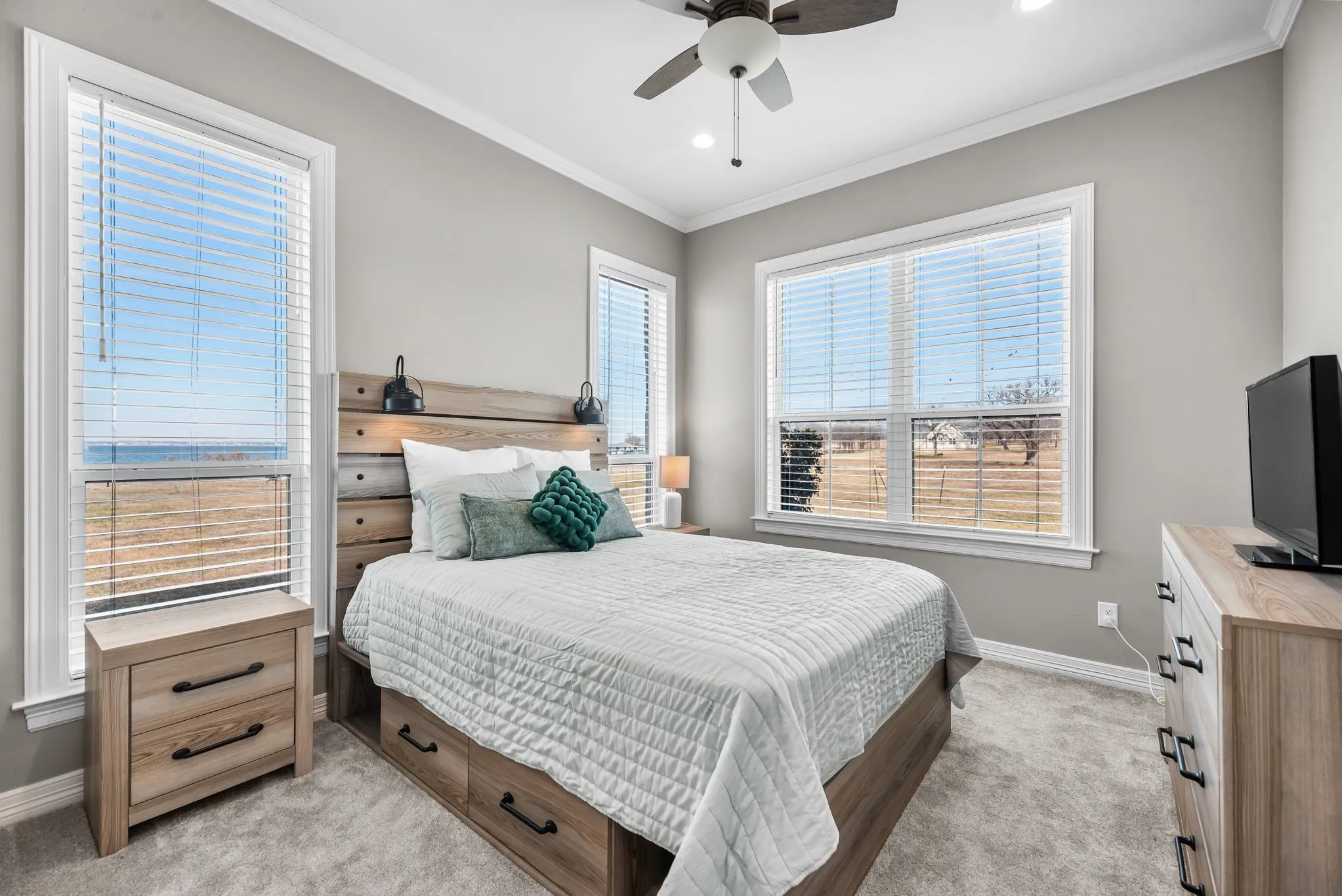 Single Family Residence For Sale in Navarro County , 3016 Lake Ridge Drive, Streetman, Texas 75859, 4 Bedroom, 4 Bathroom, 3 Garage spaces, 3,402 Sqft, built in 2022, mls#21160652, Real Estate Agent in Streetman, Homes For Sale in Navarro county, Homes For Sale in Streetman, Realtor in Streetman Texas, Real Estate Brokerage Independent Realty Texas, Luminita Cordes Realtor