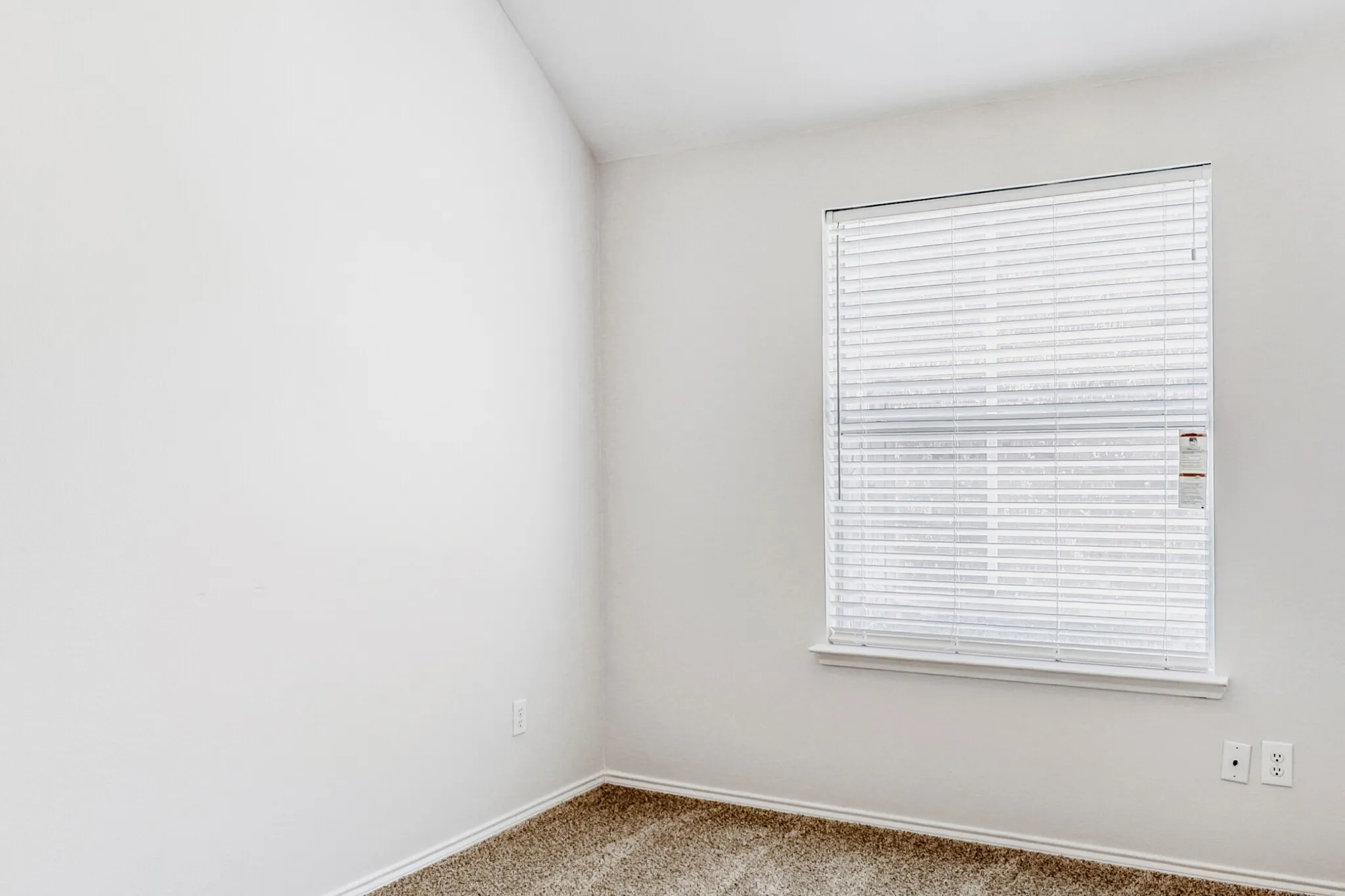 Single Family Residence For Sale in Collin County , 15835 Durango Drive, Frisco, Texas 75035, 3 Bedroom, 2 Bathroom, 2 Garage spaces, 2,013 Sqft, built in 2005, mls#21167066, Real Estate Agent in Frisco, Homes For Sale in Collin county, Homes For Sale in Frisco, Realtor in Frisco Texas, Real Estate Brokerage Independent Realty Texas, Luminita Cordes Realtor