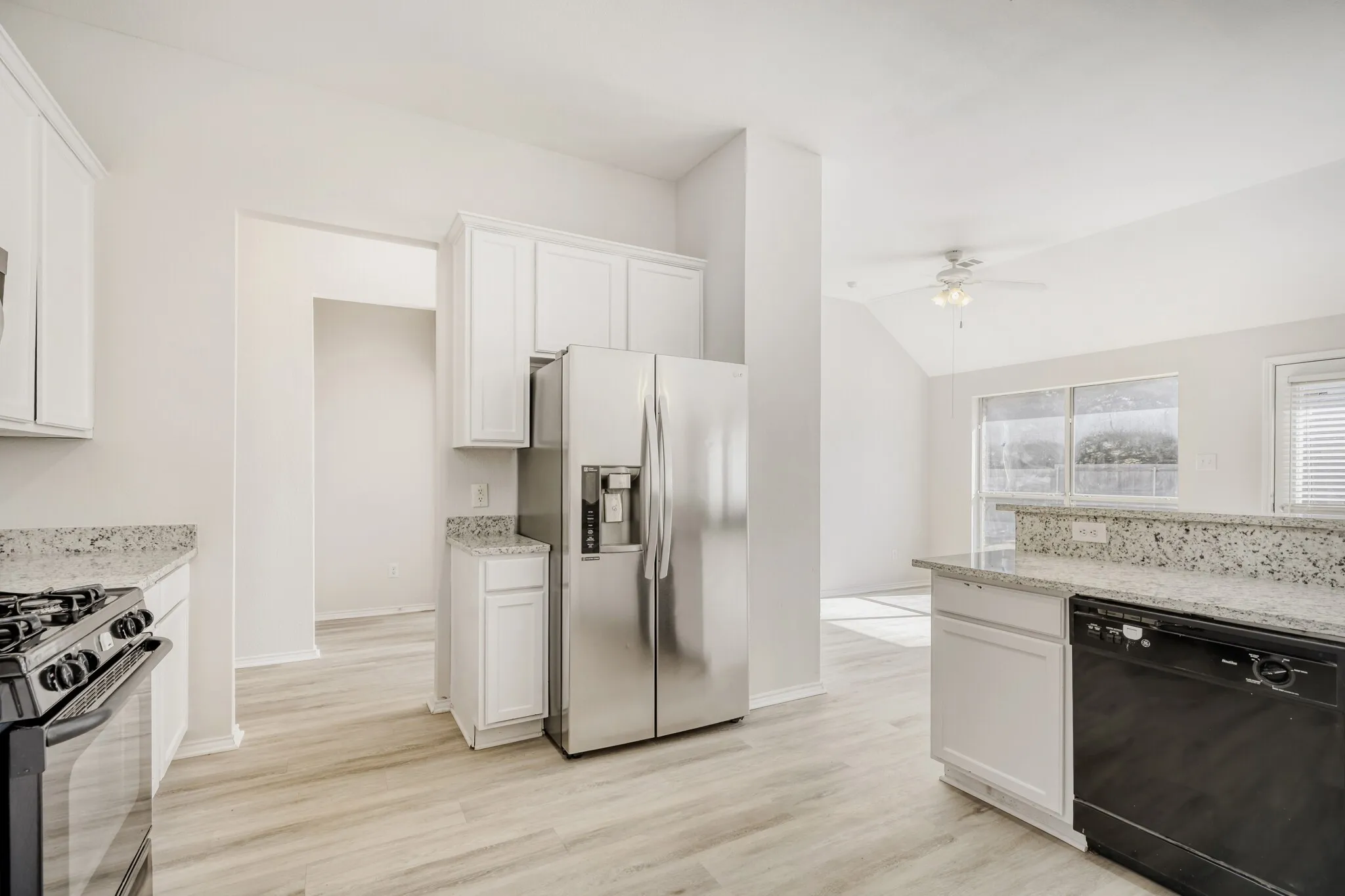 Single Family Residence For Sale in Collin County , 15835 Durango Drive, Frisco, Texas 75035, 3 Bedroom, 2 Bathroom, 2 Garage spaces, 2,013 Sqft, built in 2005, mls#21167066, Real Estate Agent in Frisco, Homes For Sale in Collin county, Homes For Sale in Frisco, Realtor in Frisco Texas, Real Estate Brokerage Independent Realty Texas, Luminita Cordes Realtor