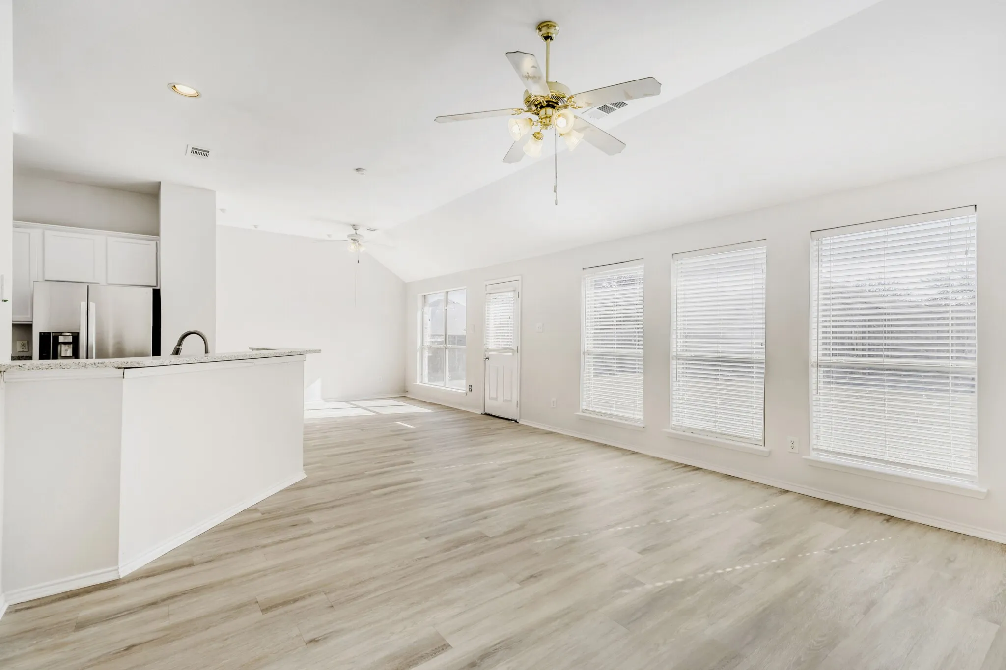 Single Family Residence For Sale in Collin County , 15835 Durango Drive, Frisco, Texas 75035, 3 Bedroom, 2 Bathroom, 2 Garage spaces, 2,013 Sqft, built in 2005, mls#21167066, Real Estate Agent in Frisco, Homes For Sale in Collin county, Homes For Sale in Frisco, Realtor in Frisco Texas, Real Estate Brokerage Independent Realty Texas, Luminita Cordes Realtor