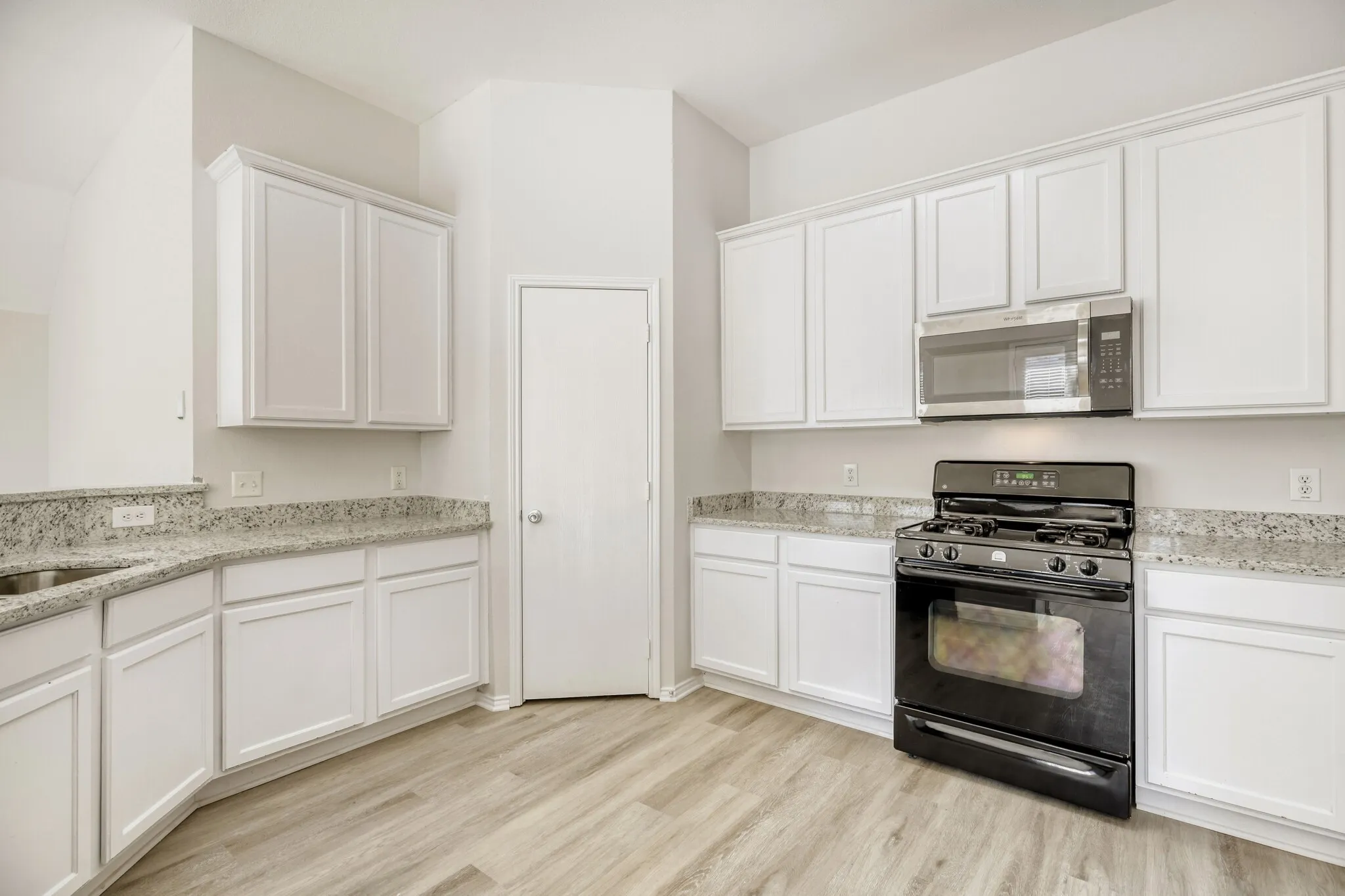 Single Family Residence For Sale in Collin County , 15835 Durango Drive, Frisco, Texas 75035, 3 Bedroom, 2 Bathroom, 2 Garage spaces, 2,013 Sqft, built in 2005, mls#21167066, Real Estate Agent in Frisco, Homes For Sale in Collin county, Homes For Sale in Frisco, Realtor in Frisco Texas, Real Estate Brokerage Independent Realty Texas, Luminita Cordes Realtor