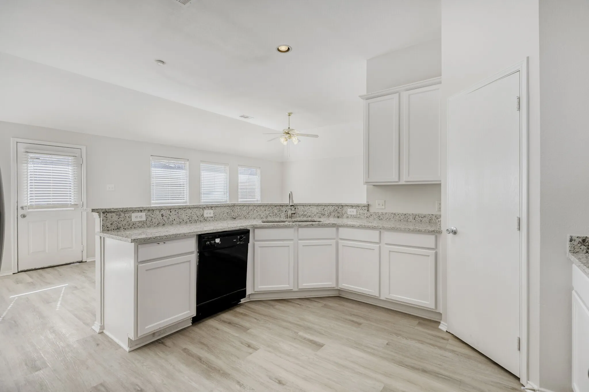 Single Family Residence For Sale in Collin County , 15835 Durango Drive, Frisco, Texas 75035, 3 Bedroom, 2 Bathroom, 2 Garage spaces, 2,013 Sqft, built in 2005, mls#21167066, Real Estate Agent in Frisco, Homes For Sale in Collin county, Homes For Sale in Frisco, Realtor in Frisco Texas, Real Estate Brokerage Independent Realty Texas, Luminita Cordes Realtor