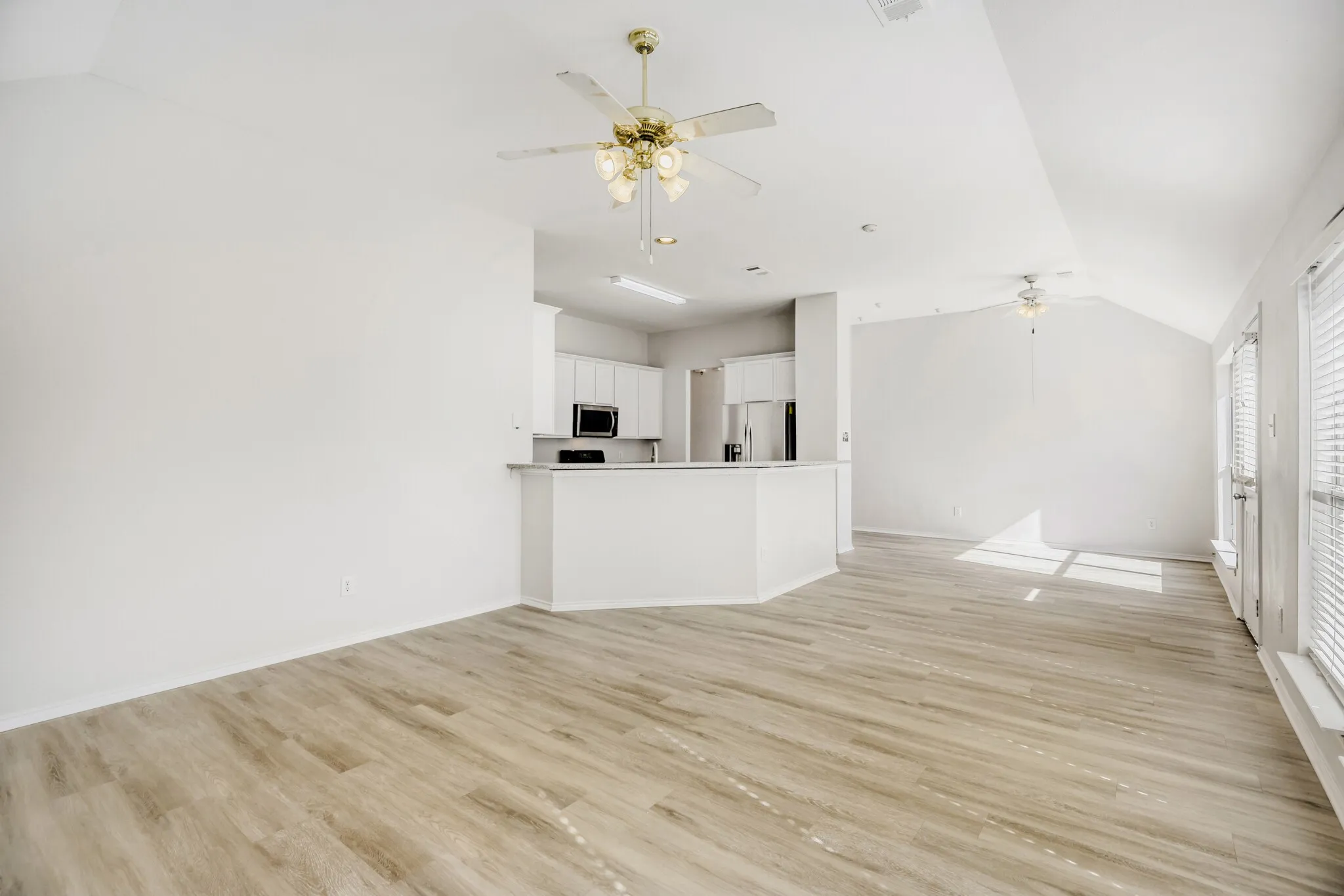 Single Family Residence For Sale in Collin County , 15835 Durango Drive, Frisco, Texas 75035, 3 Bedroom, 2 Bathroom, 2 Garage spaces, 2,013 Sqft, built in 2005, mls#21167066, Real Estate Agent in Frisco, Homes For Sale in Collin county, Homes For Sale in Frisco, Realtor in Frisco Texas, Real Estate Brokerage Independent Realty Texas, Luminita Cordes Realtor