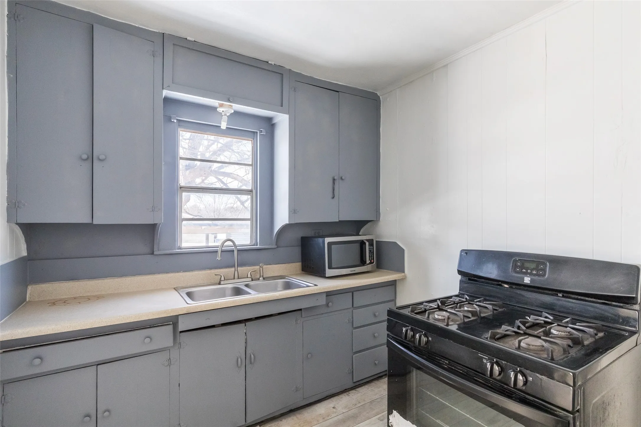Single Family Residence For Sale in Nolan County , 1902 Bristol Drive, Sweetwater, Texas 79556, 2 Bedrooms, 1 Bathroom, Garage spaces, 980 Sqft, built in 1944, Price $93,000, mls#21165735, Real Estate Agent in Sweetwater, Homes For Sale in Nolan county, Homes For Sale in Sweetwater, Realtor in Sweetwater Texas, Real Estate Brokerage Independent Realty Texas, Luminita Cordes Realtor