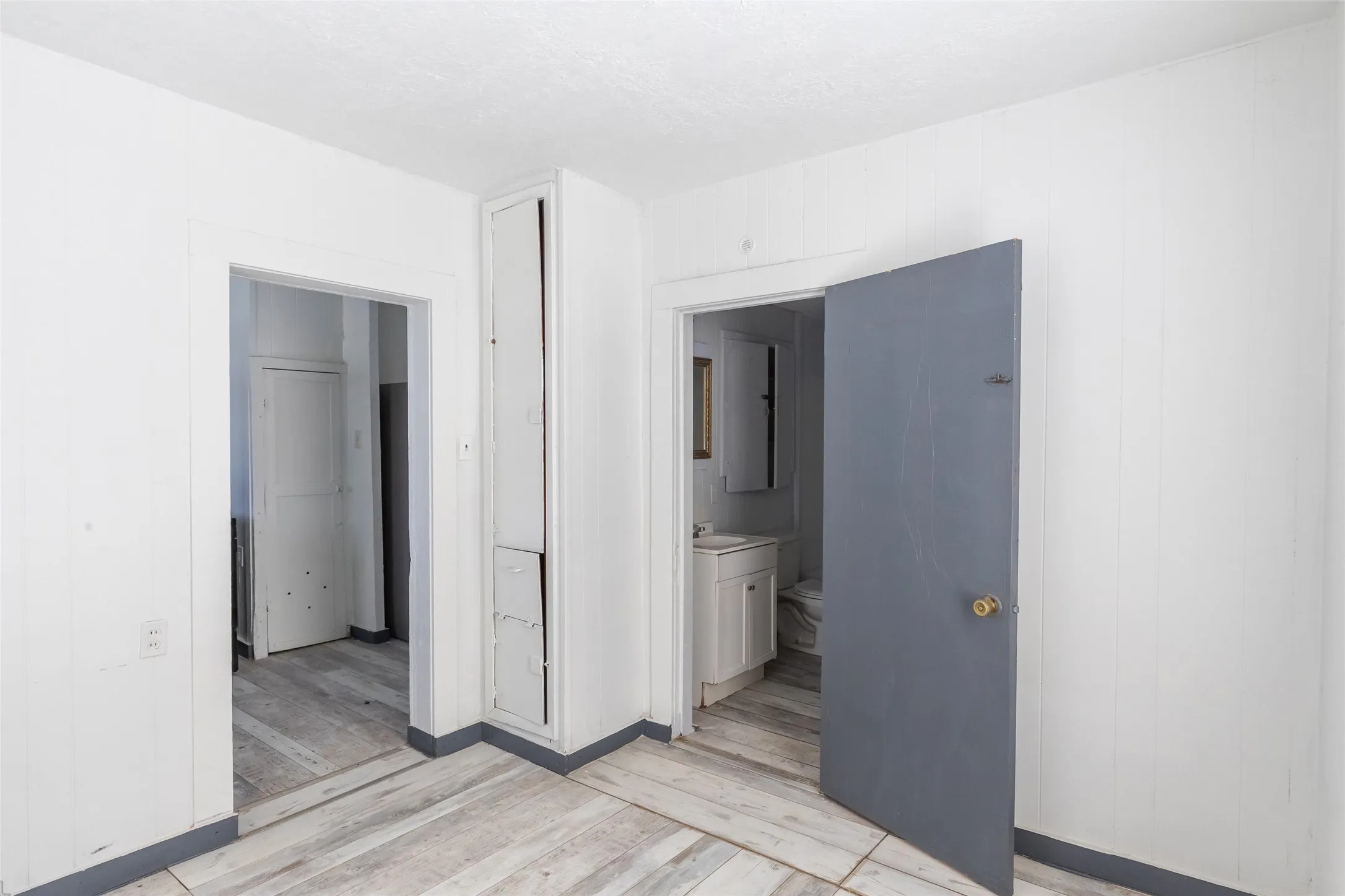 Single Family Residence For Sale in Nolan County , 1902 Bristol Drive, Sweetwater, Texas 79556, 2 Bedrooms, 1 Bathroom, Garage spaces, 980 Sqft, built in 1944, Price $93,000, mls#21165735, Real Estate Agent in Sweetwater, Homes For Sale in Nolan county, Homes For Sale in Sweetwater, Realtor in Sweetwater Texas, Real Estate Brokerage Independent Realty Texas, Luminita Cordes Realtor