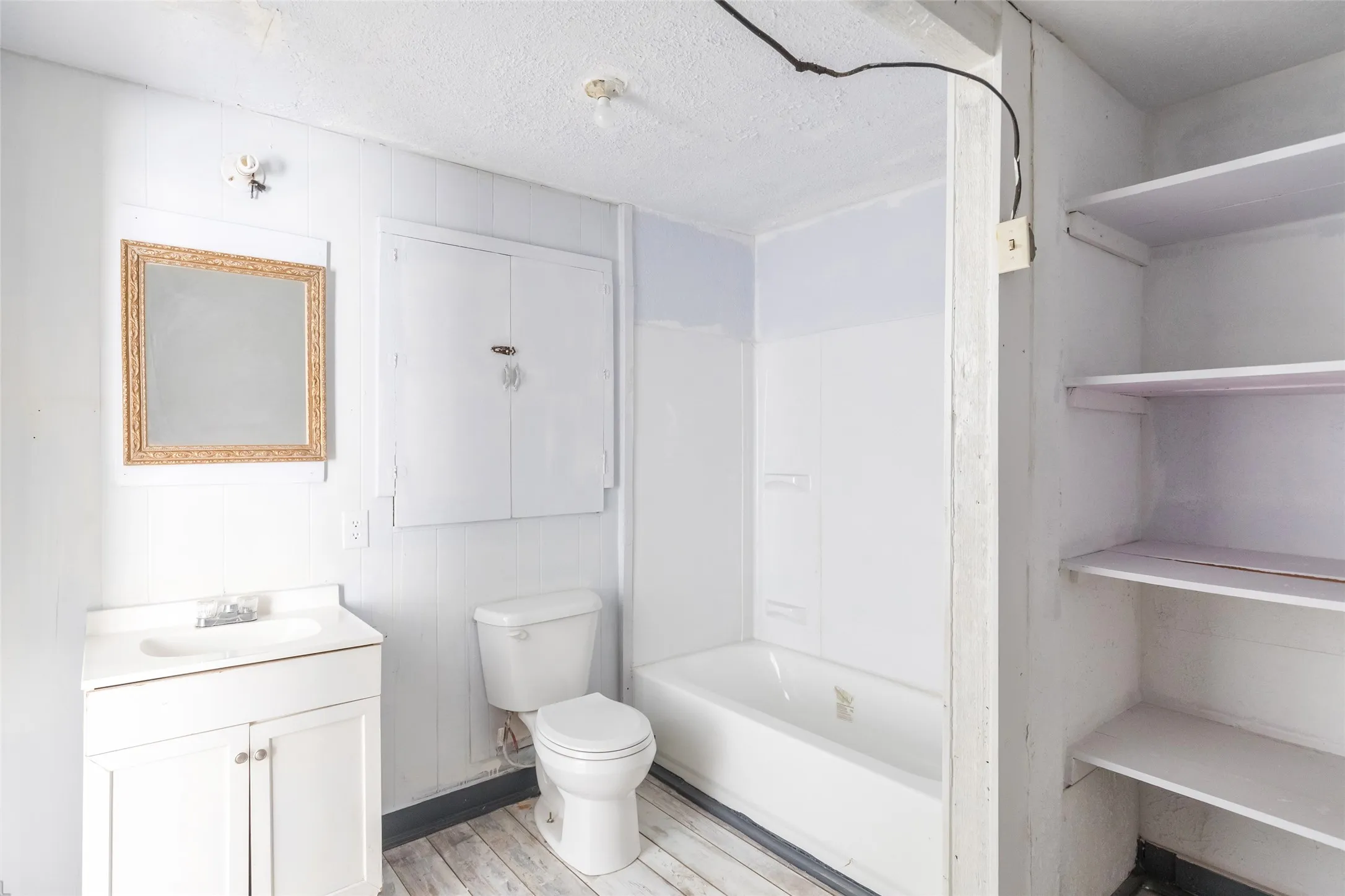 Single Family Residence For Sale in Nolan County , 1902 Bristol Drive, Sweetwater, Texas 79556, 2 Bedrooms, 1 Bathroom, Garage spaces, 980 Sqft, built in 1944, Price $93,000, mls#21165735, Real Estate Agent in Sweetwater, Homes For Sale in Nolan county, Homes For Sale in Sweetwater, Realtor in Sweetwater Texas, Real Estate Brokerage Independent Realty Texas, Luminita Cordes Realtor