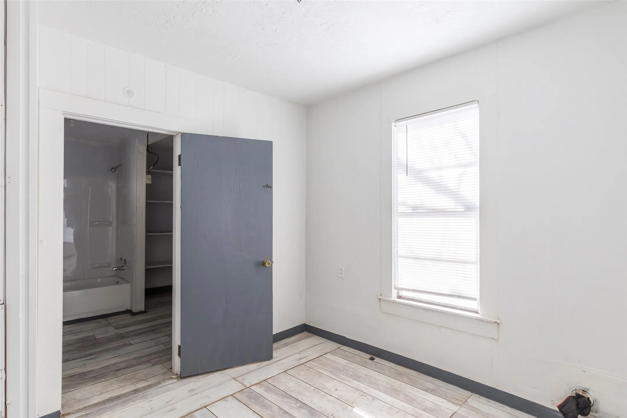 Single Family Residence For Sale in Nolan County , 1902 Bristol Drive, Sweetwater, Texas 79556, 2 Bedrooms, 1 Bathroom, Garage spaces, 980 Sqft, built in 1944, Price $93,000, mls#21165735, Real Estate Agent in Sweetwater, Homes For Sale in Nolan county, Homes For Sale in Sweetwater, Realtor in Sweetwater Texas, Real Estate Brokerage Independent Realty Texas, Luminita Cordes Realtor
