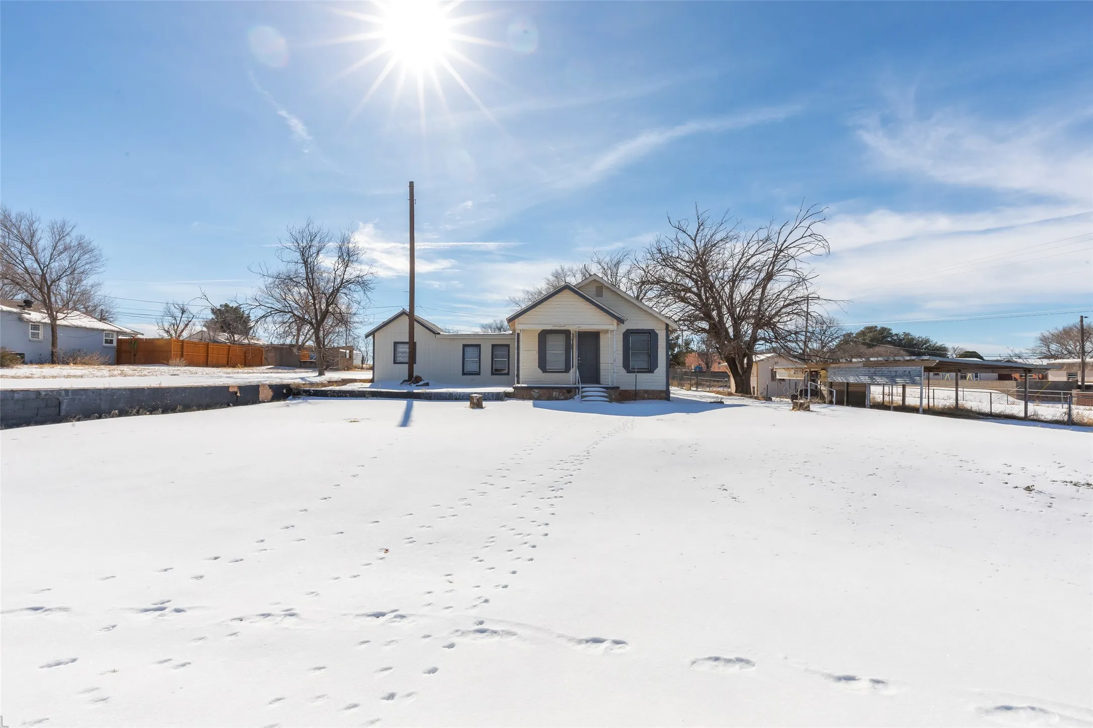 Single Family Residence For Sale in Nolan County , 1902 Bristol Drive, Sweetwater, Texas 79556, 2 Bedrooms, 1 Bathroom, Garage spaces, 980 Sqft, built in 1944, Price $93,000, mls#21165735, Real Estate Agent in Sweetwater, Homes For Sale in Nolan county, Homes For Sale in Sweetwater, Realtor in Sweetwater Texas, Real Estate Brokerage Independent Realty Texas, Luminita Cordes Realtor