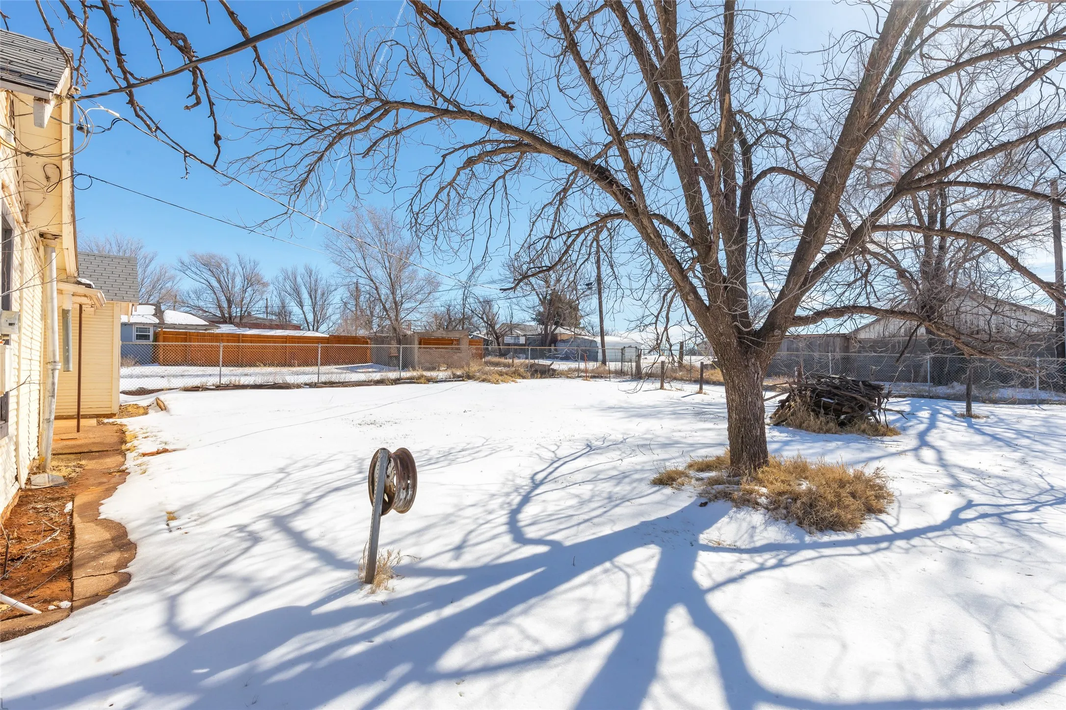 Single Family Residence For Sale in Nolan County , 1902 Bristol Drive, Sweetwater, Texas 79556, 2 Bedrooms, 1 Bathroom, Garage spaces, 980 Sqft, built in 1944, Price $93,000, mls#21165735, Real Estate Agent in Sweetwater, Homes For Sale in Nolan county, Homes For Sale in Sweetwater, Realtor in Sweetwater Texas, Real Estate Brokerage Independent Realty Texas, Luminita Cordes Realtor