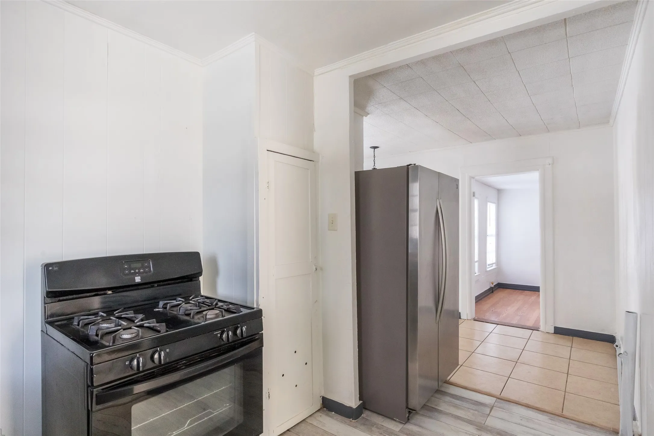 Single Family Residence For Sale in Nolan County , 1902 Bristol Drive, Sweetwater, Texas 79556, 2 Bedrooms, 1 Bathroom, Garage spaces, 980 Sqft, built in 1944, Price $93,000, mls#21165735, Real Estate Agent in Sweetwater, Homes For Sale in Nolan county, Homes For Sale in Sweetwater, Realtor in Sweetwater Texas, Real Estate Brokerage Independent Realty Texas, Luminita Cordes Realtor
