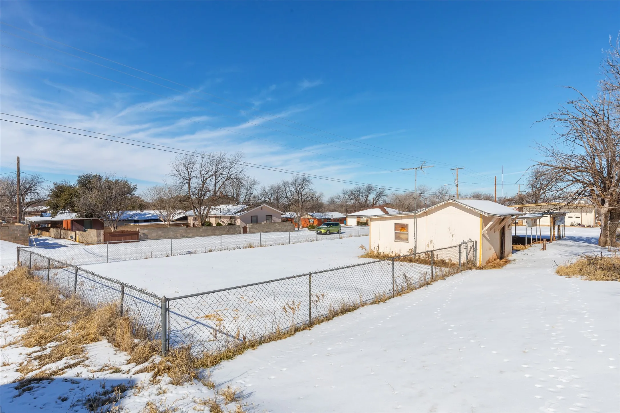 Single Family Residence For Sale in Nolan County , 1902 Bristol Drive, Sweetwater, Texas 79556, 2 Bedrooms, 1 Bathroom, Garage spaces, 980 Sqft, built in 1944, Price $93,000, mls#21165735, Real Estate Agent in Sweetwater, Homes For Sale in Nolan county, Homes For Sale in Sweetwater, Realtor in Sweetwater Texas, Real Estate Brokerage Independent Realty Texas, Luminita Cordes Realtor