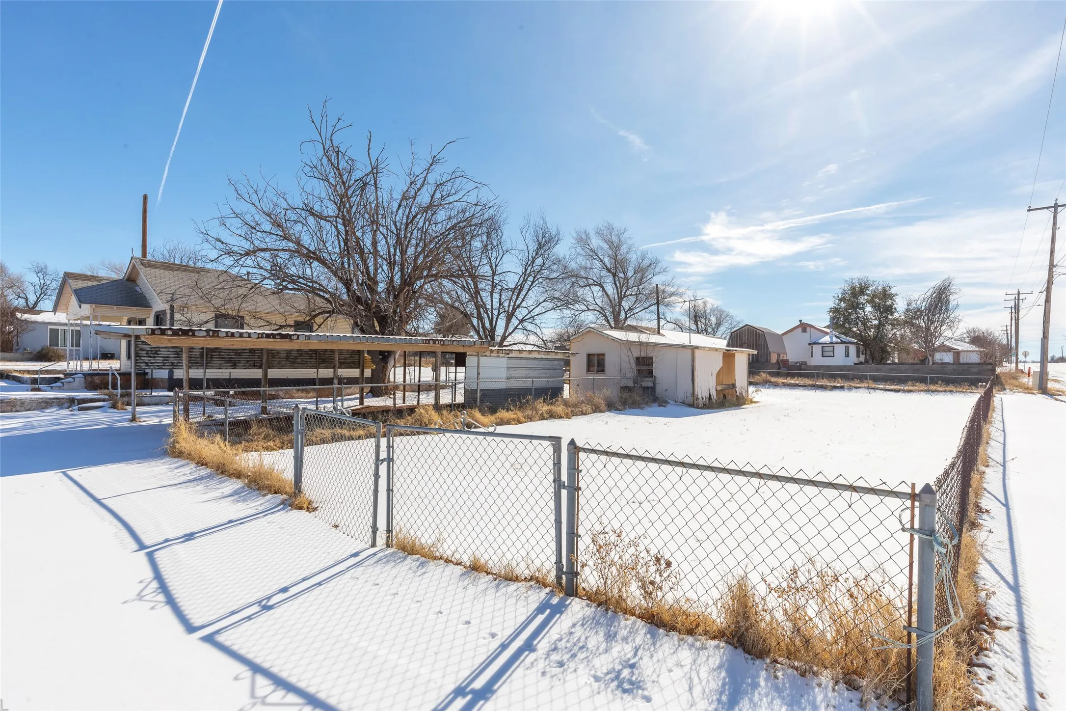 Single Family Residence For Sale in Nolan County , 1902 Bristol Drive, Sweetwater, Texas 79556, 2 Bedrooms, 1 Bathroom, Garage spaces, 980 Sqft, built in 1944, Price $93,000, mls#21165735, Real Estate Agent in Sweetwater, Homes For Sale in Nolan county, Homes For Sale in Sweetwater, Realtor in Sweetwater Texas, Real Estate Brokerage Independent Realty Texas, Luminita Cordes Realtor