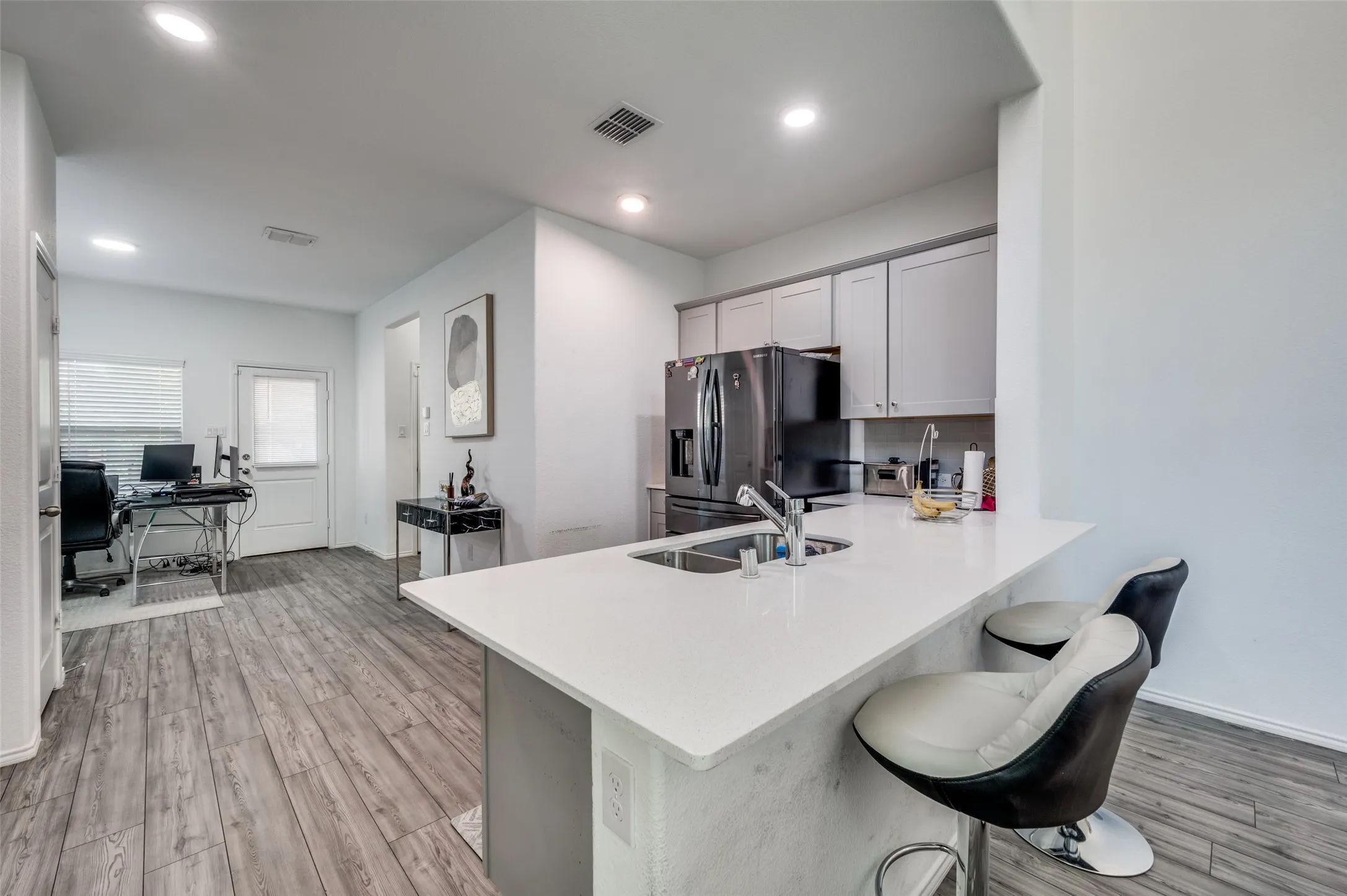 Single Family Residence For Rent in Denton County , 2328 Brightstone Drive, Little Elm, Texas 76227, 4 Bedroom, 3 Bathroom, 2 Garage spaces, 2,216 Sqft, built in 2021, mls#21168746, Real Estate Agent in Little Elm, Homes For Rent in Denton county, Homes For Rent in Little Elm, Realtor in Little Elm Texas, Real Estate Brokerage Independent Realty Texas, Luminita Cordes Realtor