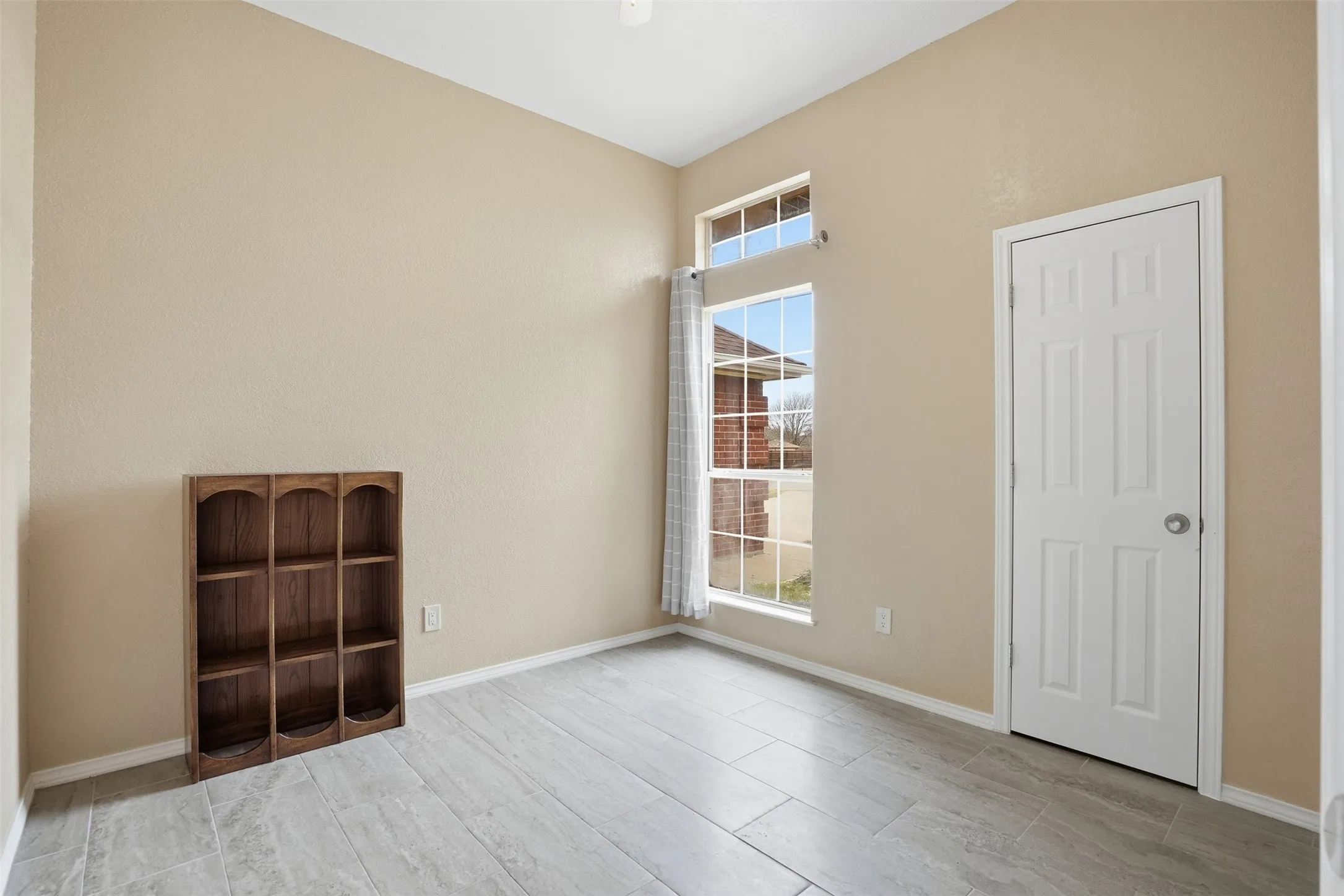 Single Family Residence For Sale in Hood County , 3917 Country Meadows Circle, Granbury, Texas 76049, 4 Bedroom, 2 Bathroom, Garage spaces, 2,100 Sqft, built in 1991, Price $349,999, mls#21168889, Real Estate Agent in Granbury, Homes For Sale in Hood county, Homes For Sale in Granbury, Realtor in Granbury Texas, Real Estate Brokerage Independent Realty Texas, Luminita Cordes Realtor