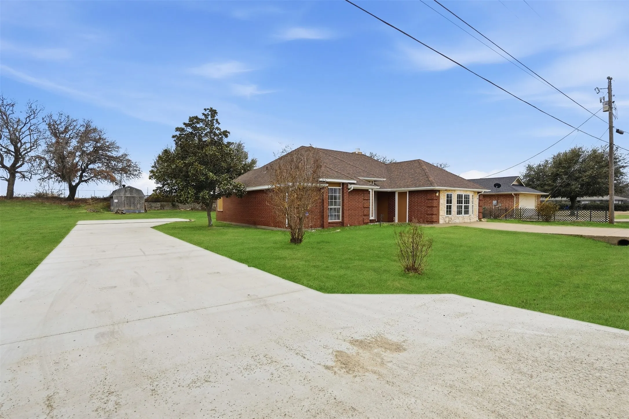 Single Family Residence For Sale in Hood County , 3917 Country Meadows Circle, Granbury, Texas 76049, 4 Bedroom, 2 Bathroom, Garage spaces, 2,100 Sqft, built in 1991, Price $349,999, mls#21168889, Real Estate Agent in Granbury, Homes For Sale in Hood county, Homes For Sale in Granbury, Realtor in Granbury Texas, Real Estate Brokerage Independent Realty Texas, Luminita Cordes Realtor