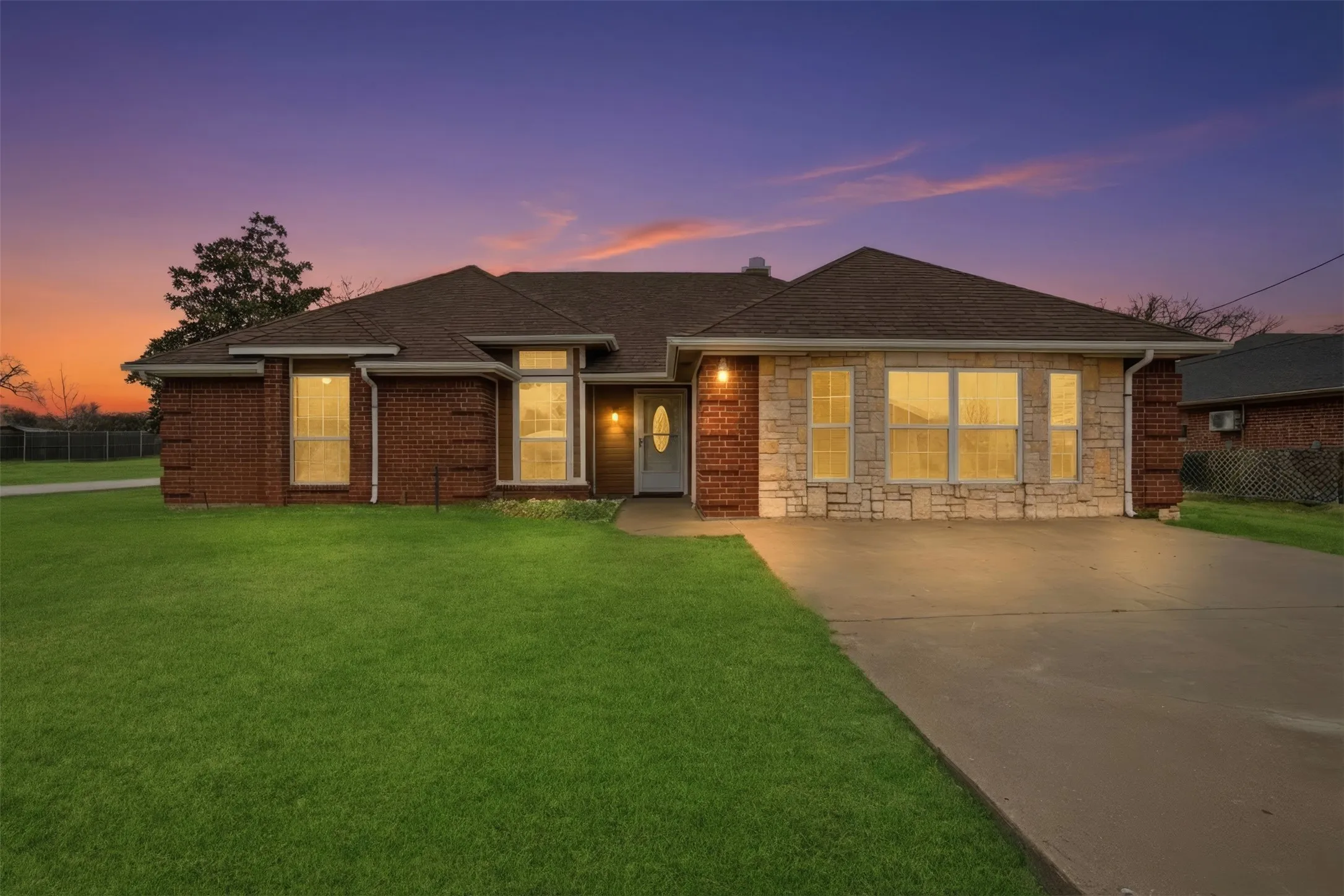 Single Family Residence For Sale in Hood County , 3917 Country Meadows Circle, Granbury, Texas 76049, 4 Bedroom, 2 Bathroom, Garage spaces, 2,100 Sqft, built in 1991, Price $349,999, mls#21168889, Real Estate Agent in Granbury, Homes For Sale in Hood county, Homes For Sale in Granbury, Realtor in Granbury Texas, Real Estate Brokerage Independent Realty Texas, Luminita Cordes Realtor