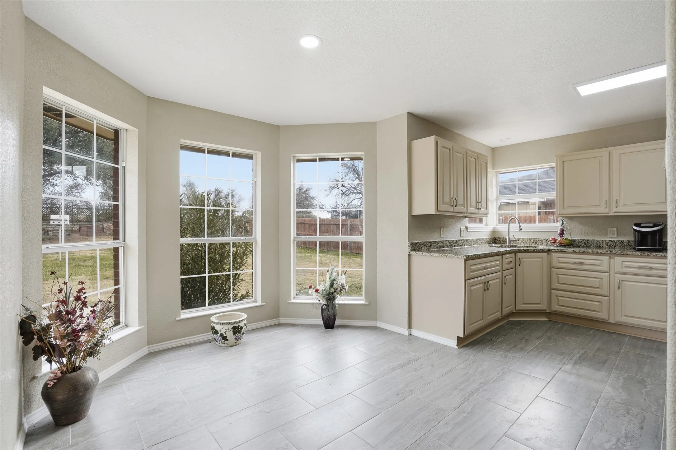 Single Family Residence For Sale in Hood County , 3917 Country Meadows Circle, Granbury, Texas 76049, 4 Bedroom, 2 Bathroom, Garage spaces, 2,100 Sqft, built in 1991, Price $349,999, mls#21168889, Real Estate Agent in Granbury, Homes For Sale in Hood county, Homes For Sale in Granbury, Realtor in Granbury Texas, Real Estate Brokerage Independent Realty Texas, Luminita Cordes Realtor