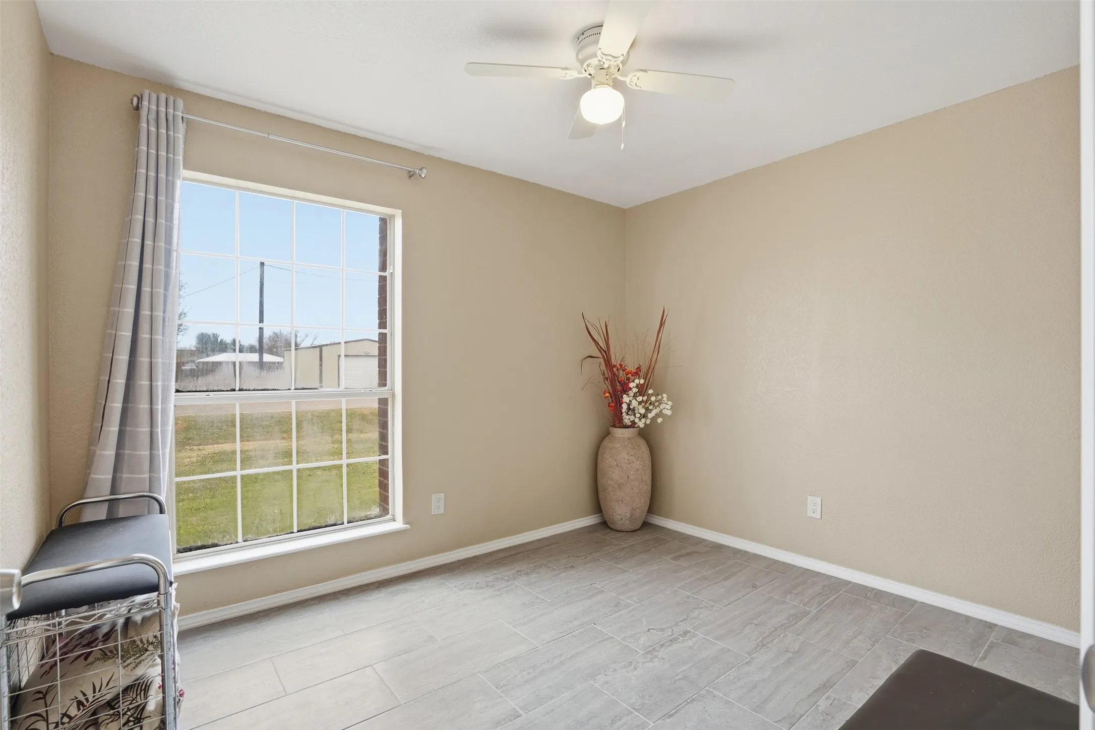 Single Family Residence For Sale in Hood County , 3917 Country Meadows Circle, Granbury, Texas 76049, 4 Bedroom, 2 Bathroom, Garage spaces, 2,100 Sqft, built in 1991, Price $349,999, mls#21168889, Real Estate Agent in Granbury, Homes For Sale in Hood county, Homes For Sale in Granbury, Realtor in Granbury Texas, Real Estate Brokerage Independent Realty Texas, Luminita Cordes Realtor