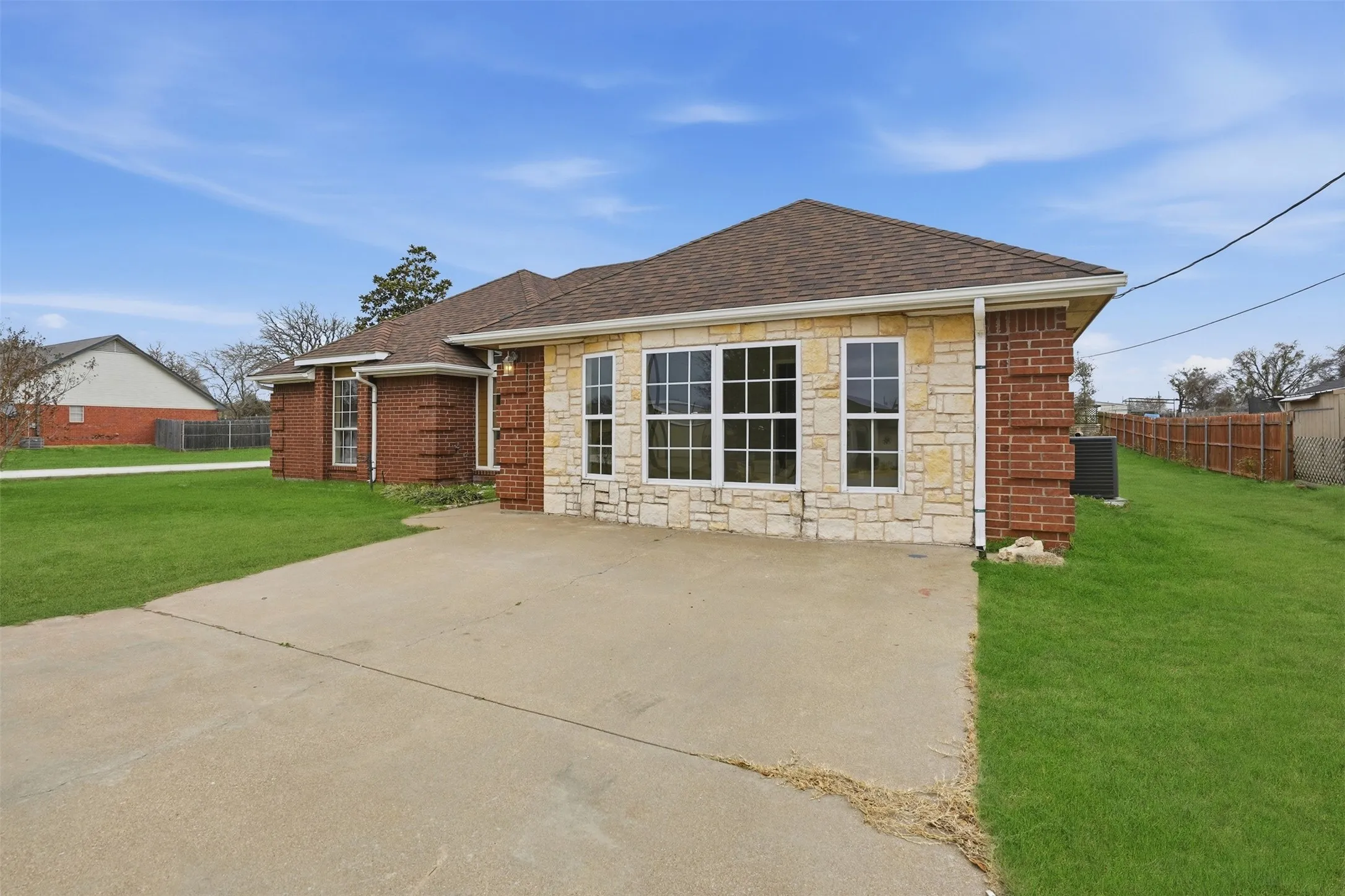 Single Family Residence For Sale in Hood County , 3917 Country Meadows Circle, Granbury, Texas 76049, 4 Bedroom, 2 Bathroom, Garage spaces, 2,100 Sqft, built in 1991, Price $349,999, mls#21168889, Real Estate Agent in Granbury, Homes For Sale in Hood county, Homes For Sale in Granbury, Realtor in Granbury Texas, Real Estate Brokerage Independent Realty Texas, Luminita Cordes Realtor