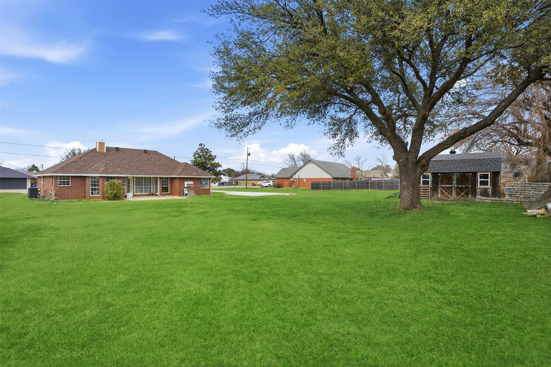 Single Family Residence For Sale in Hood County , 3917 Country Meadows Circle, Granbury, Texas 76049, 4 Bedroom, 2 Bathroom, Garage spaces, 2,100 Sqft, built in 1991, Price $349,999, mls#21168889, Real Estate Agent in Granbury, Homes For Sale in Hood county, Homes For Sale in Granbury, Realtor in Granbury Texas, Real Estate Brokerage Independent Realty Texas, Luminita Cordes Realtor