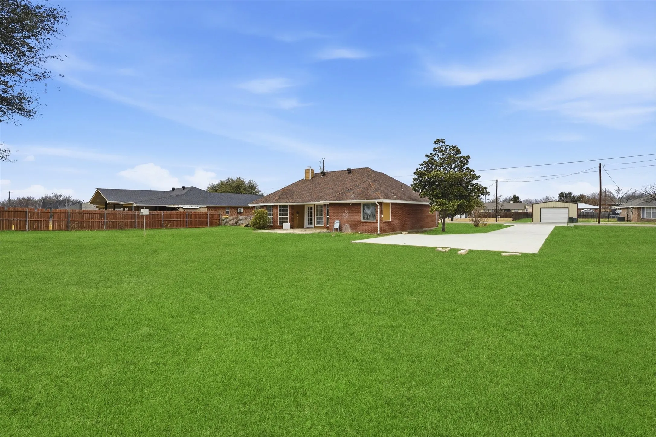 Single Family Residence For Sale in Hood County , 3917 Country Meadows Circle, Granbury, Texas 76049, 4 Bedroom, 2 Bathroom, Garage spaces, 2,100 Sqft, built in 1991, Price $349,999, mls#21168889, Real Estate Agent in Granbury, Homes For Sale in Hood county, Homes For Sale in Granbury, Realtor in Granbury Texas, Real Estate Brokerage Independent Realty Texas, Luminita Cordes Realtor