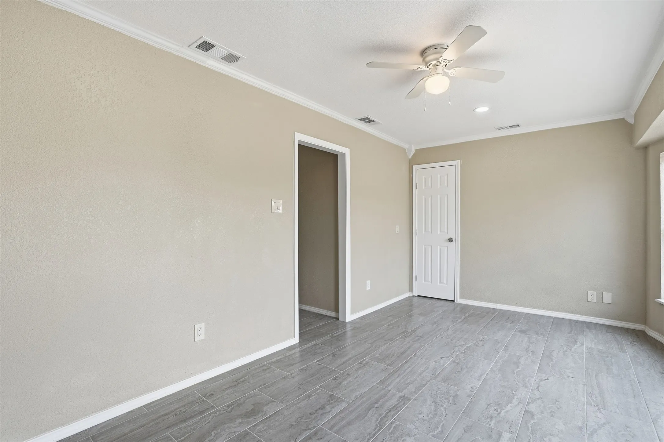 Single Family Residence For Sale in Hood County , 3917 Country Meadows Circle, Granbury, Texas 76049, 4 Bedroom, 2 Bathroom, Garage spaces, 2,100 Sqft, built in 1991, Price $349,999, mls#21168889, Real Estate Agent in Granbury, Homes For Sale in Hood county, Homes For Sale in Granbury, Realtor in Granbury Texas, Real Estate Brokerage Independent Realty Texas, Luminita Cordes Realtor