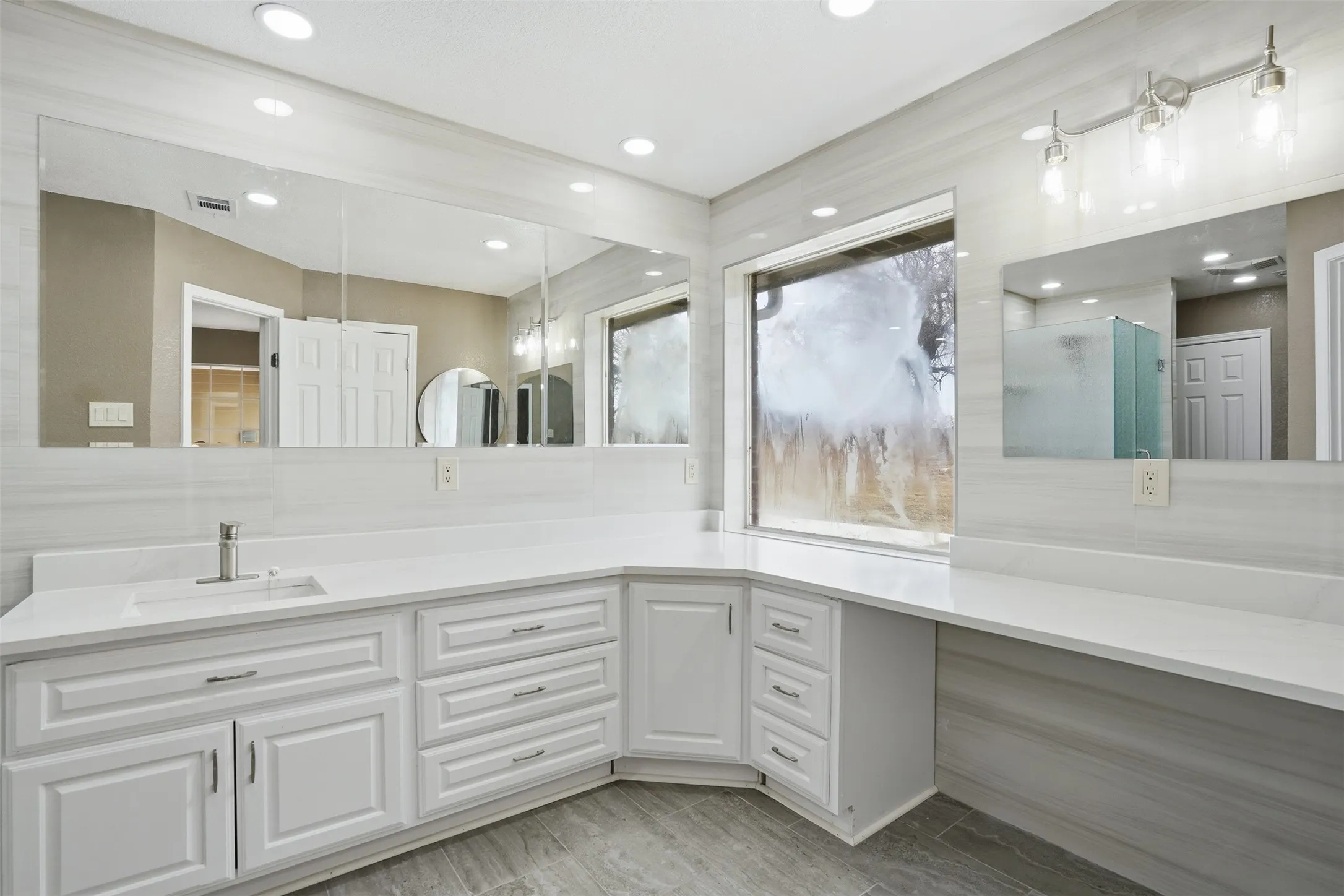 Quartz counter tops