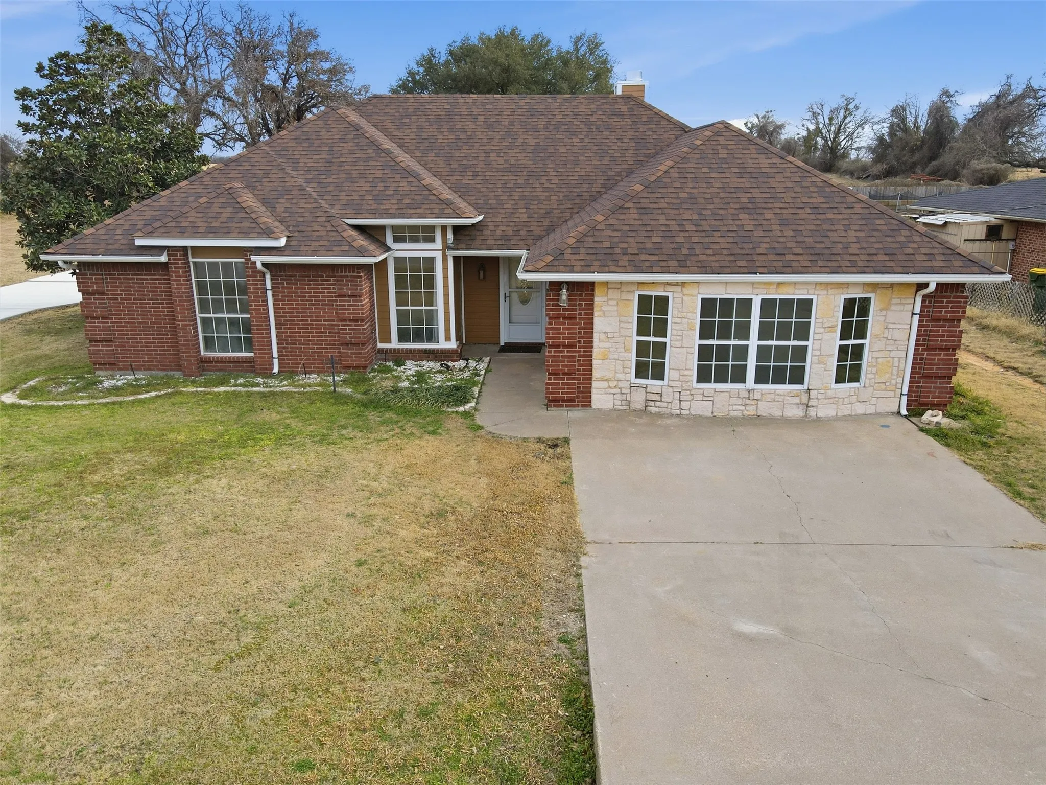Single Family Residence For Sale in Hood County , 3917 Country Meadows Circle, Granbury, Texas 76049, 4 Bedroom, 2 Bathroom, Garage spaces, 2,100 Sqft, built in 1991, Price $349,999, mls#21168889, Real Estate Agent in Granbury, Homes For Sale in Hood county, Homes For Sale in Granbury, Realtor in Granbury Texas, Real Estate Brokerage Independent Realty Texas, Luminita Cordes Realtor