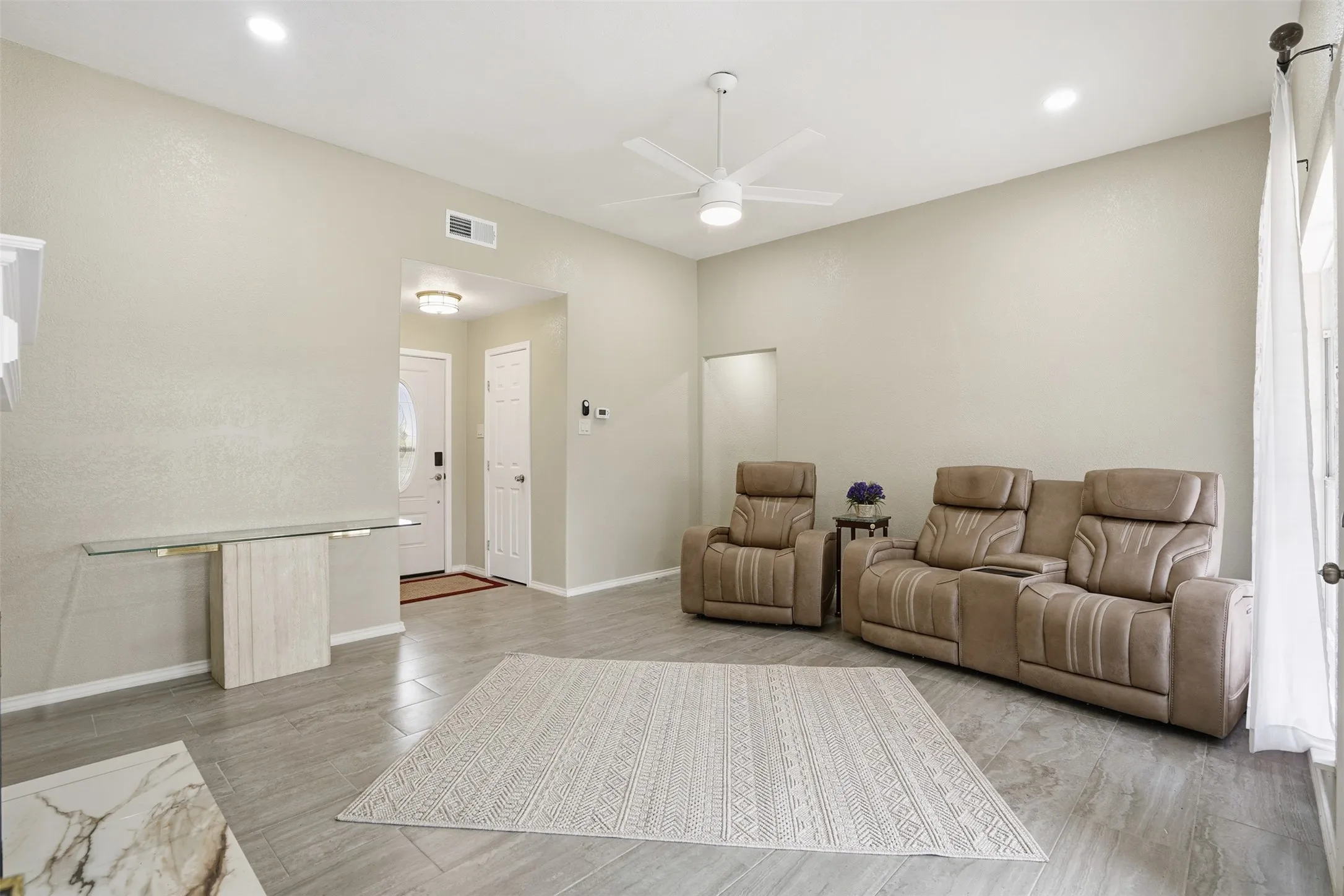 Single Family Residence For Sale in Hood County , 3917 Country Meadows Circle, Granbury, Texas 76049, 4 Bedroom, 2 Bathroom, Garage spaces, 2,100 Sqft, built in 1991, Price $349,999, mls#21168889, Real Estate Agent in Granbury, Homes For Sale in Hood county, Homes For Sale in Granbury, Realtor in Granbury Texas, Real Estate Brokerage Independent Realty Texas, Luminita Cordes Realtor