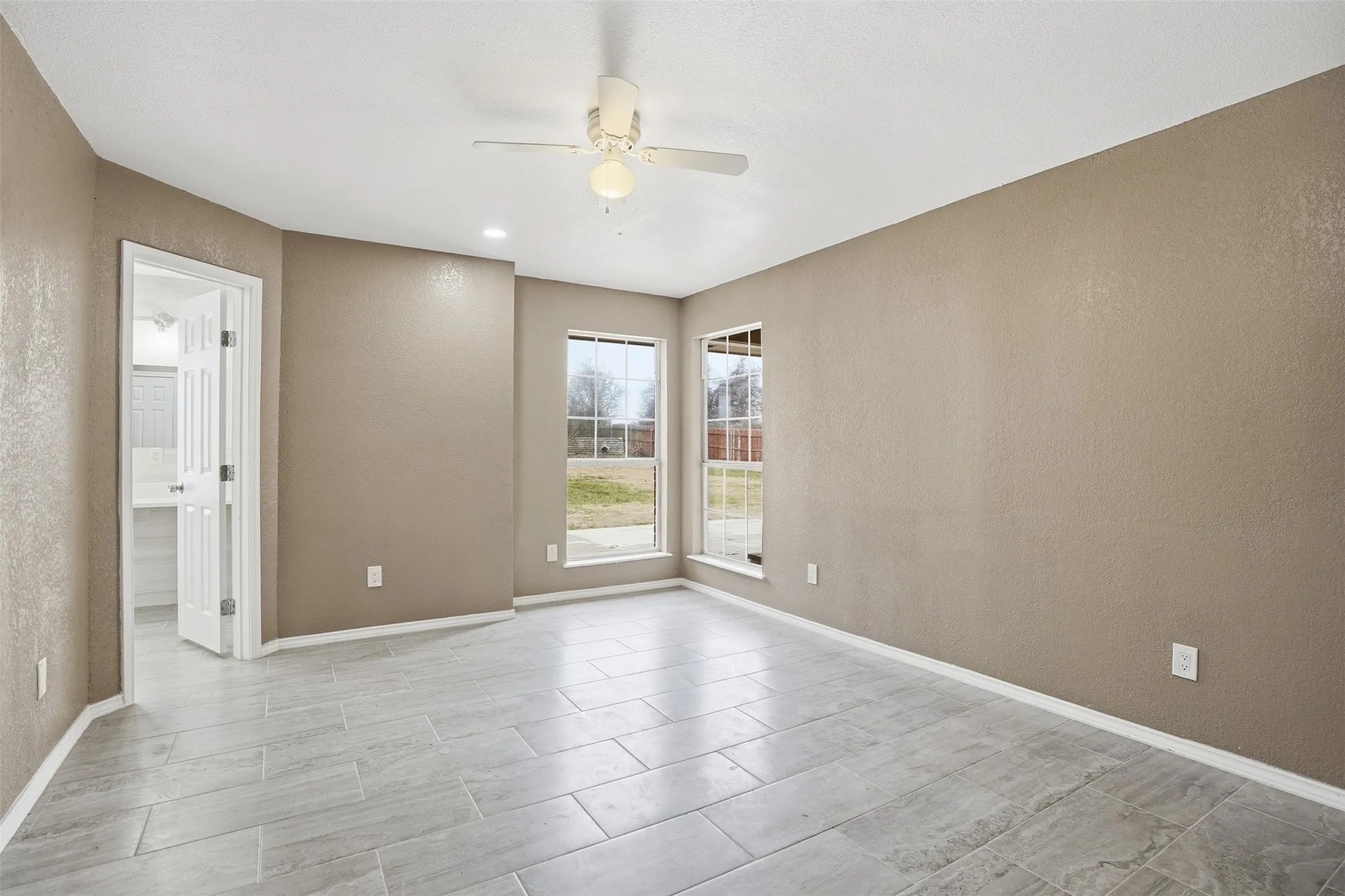 Single Family Residence For Sale in Hood County , 3917 Country Meadows Circle, Granbury, Texas 76049, 4 Bedroom, 2 Bathroom, Garage spaces, 2,100 Sqft, built in 1991, Price $349,999, mls#21168889, Real Estate Agent in Granbury, Homes For Sale in Hood county, Homes For Sale in Granbury, Realtor in Granbury Texas, Real Estate Brokerage Independent Realty Texas, Luminita Cordes Realtor