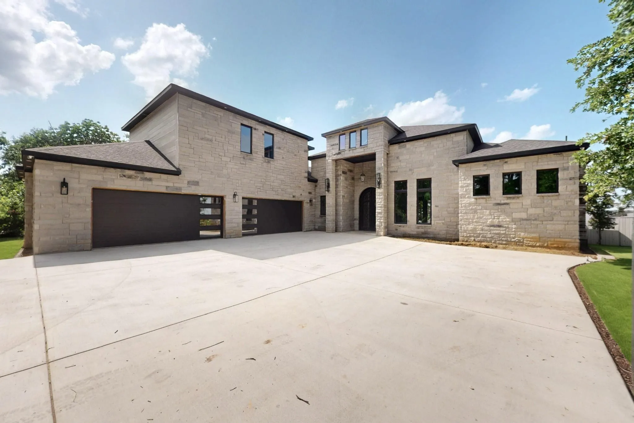 Single Family Residence For Sale in Kaufman County , 8743 Southern Shore Court, Kemp, Texas 75143, 5 Bedroom, 6 Bathroom, 4 Garage spaces, 4,700 Sqft, built in 2024, mls#21169028, Real Estate Agent in Kemp, Homes For Sale in Kaufman county, Homes For Sale in Kemp, Realtor in Kemp Texas, Real Estate Brokerage Independent Realty Texas, Luminita Cordes Realtor