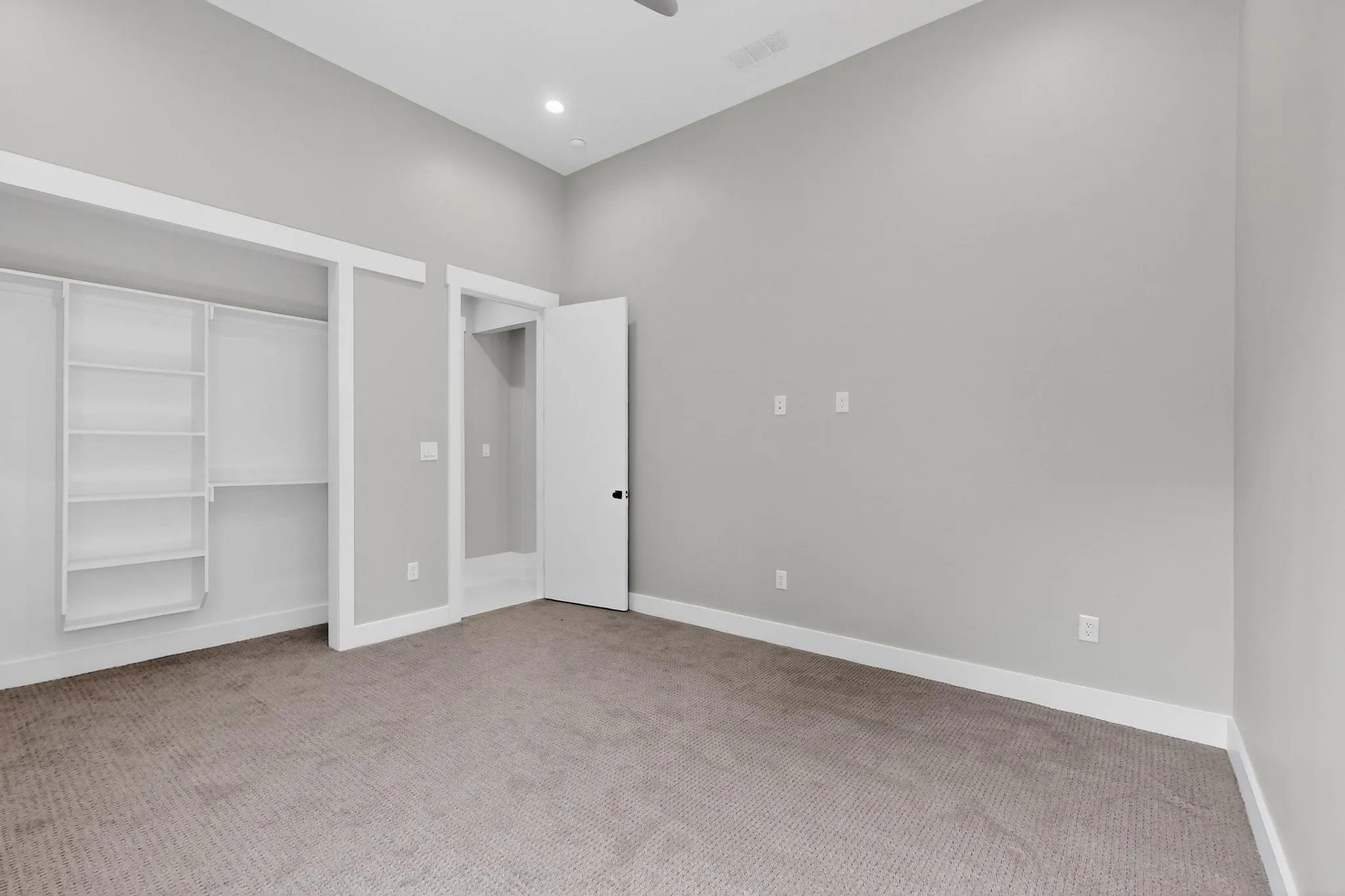 Single Family Residence For Sale in Kaufman County , 8743 Southern Shore Court, Kemp, Texas 75143, 5 Bedroom, 6 Bathroom, 4 Garage spaces, 4,700 Sqft, built in 2024, mls#21169028, Real Estate Agent in Kemp, Homes For Sale in Kaufman county, Homes For Sale in Kemp, Realtor in Kemp Texas, Real Estate Brokerage Independent Realty Texas, Luminita Cordes Realtor