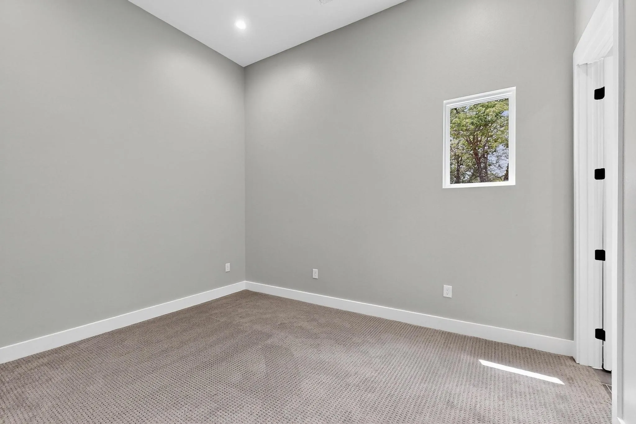 Single Family Residence For Sale in Kaufman County , 8743 Southern Shore Court, Kemp, Texas 75143, 5 Bedroom, 6 Bathroom, 4 Garage spaces, 4,700 Sqft, built in 2024, mls#21169028, Real Estate Agent in Kemp, Homes For Sale in Kaufman county, Homes For Sale in Kemp, Realtor in Kemp Texas, Real Estate Brokerage Independent Realty Texas, Luminita Cordes Realtor