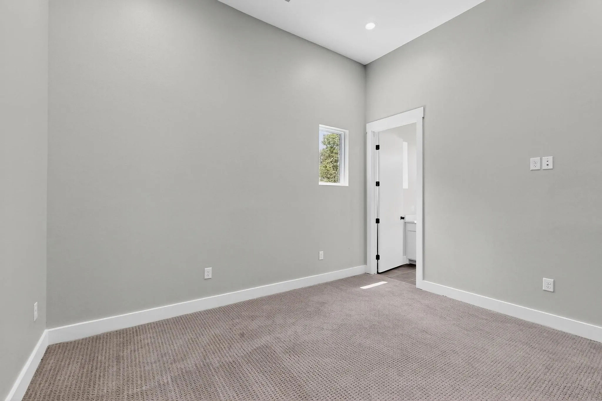 Single Family Residence For Sale in Kaufman County , 8743 Southern Shore Court, Kemp, Texas 75143, 5 Bedroom, 6 Bathroom, 4 Garage spaces, 4,700 Sqft, built in 2024, mls#21169028, Real Estate Agent in Kemp, Homes For Sale in Kaufman county, Homes For Sale in Kemp, Realtor in Kemp Texas, Real Estate Brokerage Independent Realty Texas, Luminita Cordes Realtor