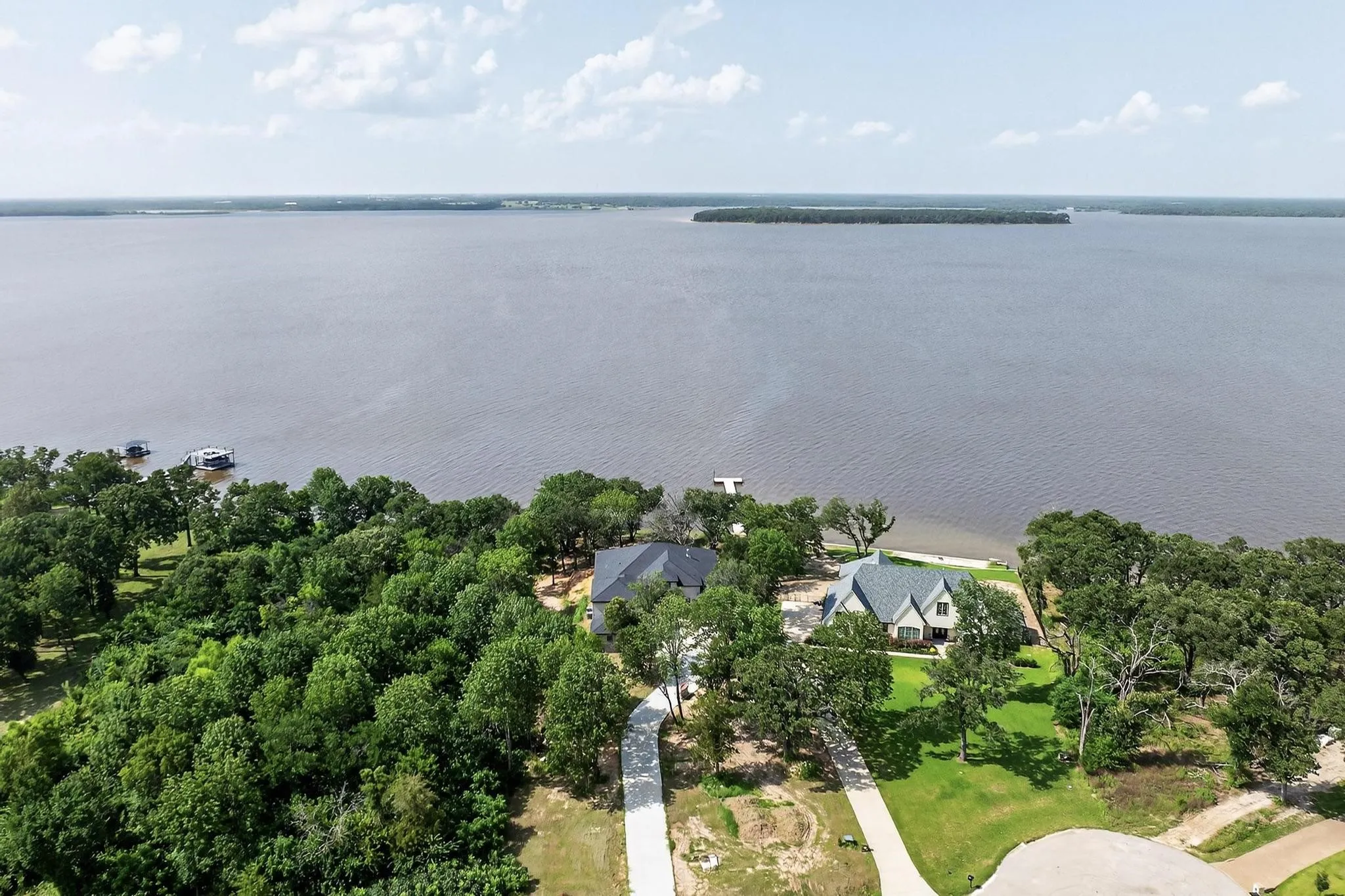 Single Family Residence For Sale in Kaufman County , 8743 Southern Shore Court, Kemp, Texas 75143, 5 Bedroom, 6 Bathroom, 4 Garage spaces, 4,700 Sqft, built in 2024, mls#21169028, Real Estate Agent in Kemp, Homes For Sale in Kaufman county, Homes For Sale in Kemp, Realtor in Kemp Texas, Real Estate Brokerage Independent Realty Texas, Luminita Cordes Realtor