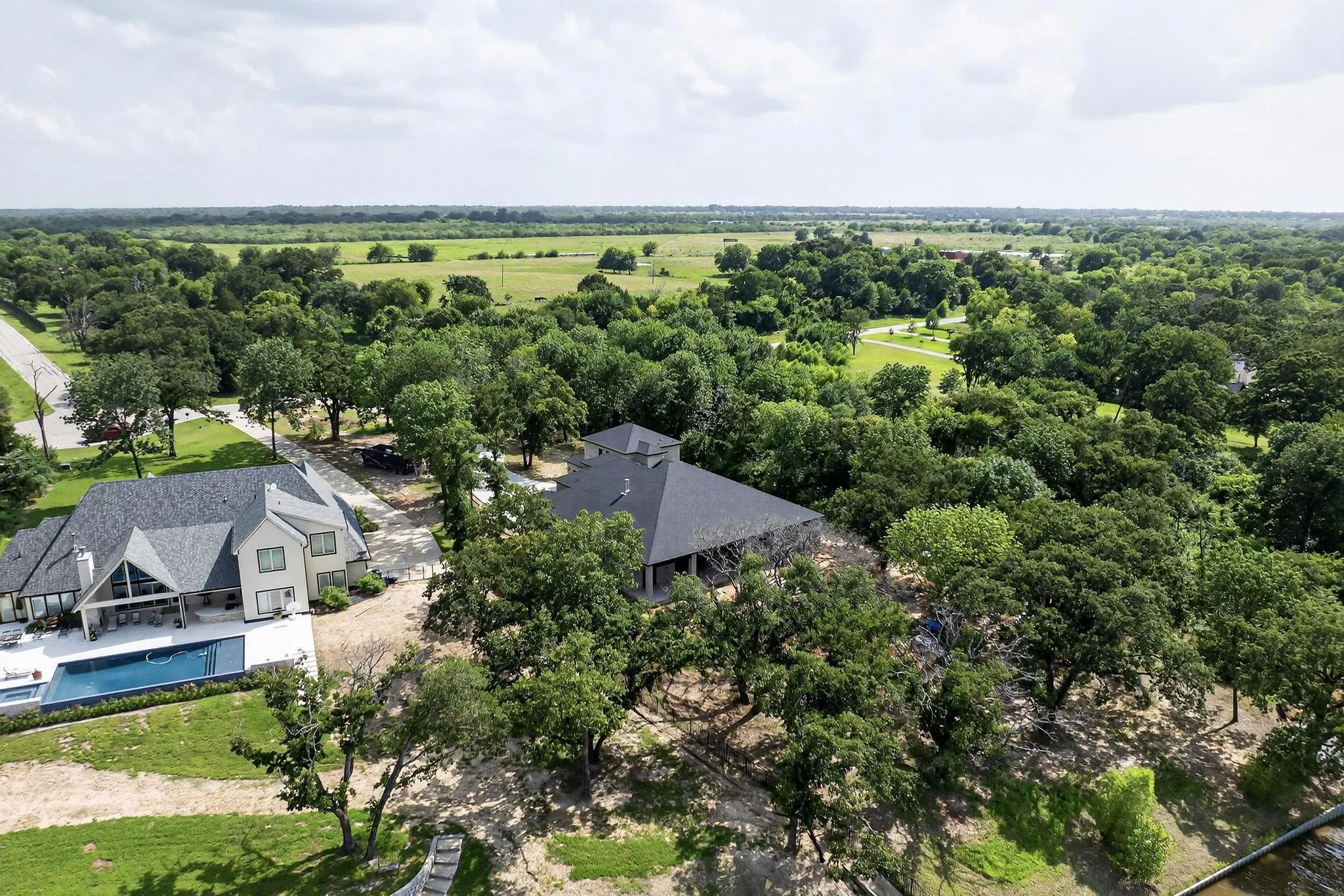 Single Family Residence For Sale in Kaufman County , 8743 Southern Shore Court, Kemp, Texas 75143, 5 Bedroom, 6 Bathroom, 4 Garage spaces, 4,700 Sqft, built in 2024, mls#21169028, Real Estate Agent in Kemp, Homes For Sale in Kaufman county, Homes For Sale in Kemp, Realtor in Kemp Texas, Real Estate Brokerage Independent Realty Texas, Luminita Cordes Realtor