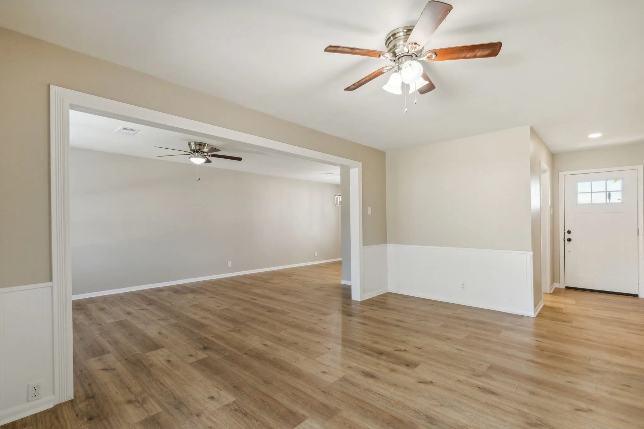 Single Family Residence For Sale in Grayson County , 805 La Salle Drive, Sherman, Texas 75090, 3 Bedroom, 2 Bathroom, 2 Garage spaces, 1,541 Sqft, built in 1964, Preowned, mls#21169142, Real Estate Agent in Sherman, Homes For Sale in Grayson county, Homes For Sale in Sherman, Realtor in Sherman Texas, Real Estate Brokerage Independent Realty Texas, Luminita Cordes Realtor
