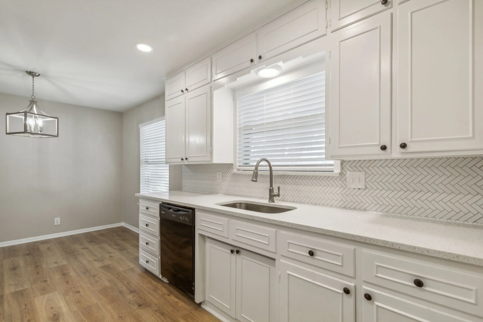 Single Family Residence For Sale in Grayson County , 805 La Salle Drive, Sherman, Texas 75090, 3 Bedroom, 2 Bathroom, 2 Garage spaces, 1,541 Sqft, built in 1964, Preowned, mls#21169142, Real Estate Agent in Sherman, Homes For Sale in Grayson county, Homes For Sale in Sherman, Realtor in Sherman Texas, Real Estate Brokerage Independent Realty Texas, Luminita Cordes Realtor