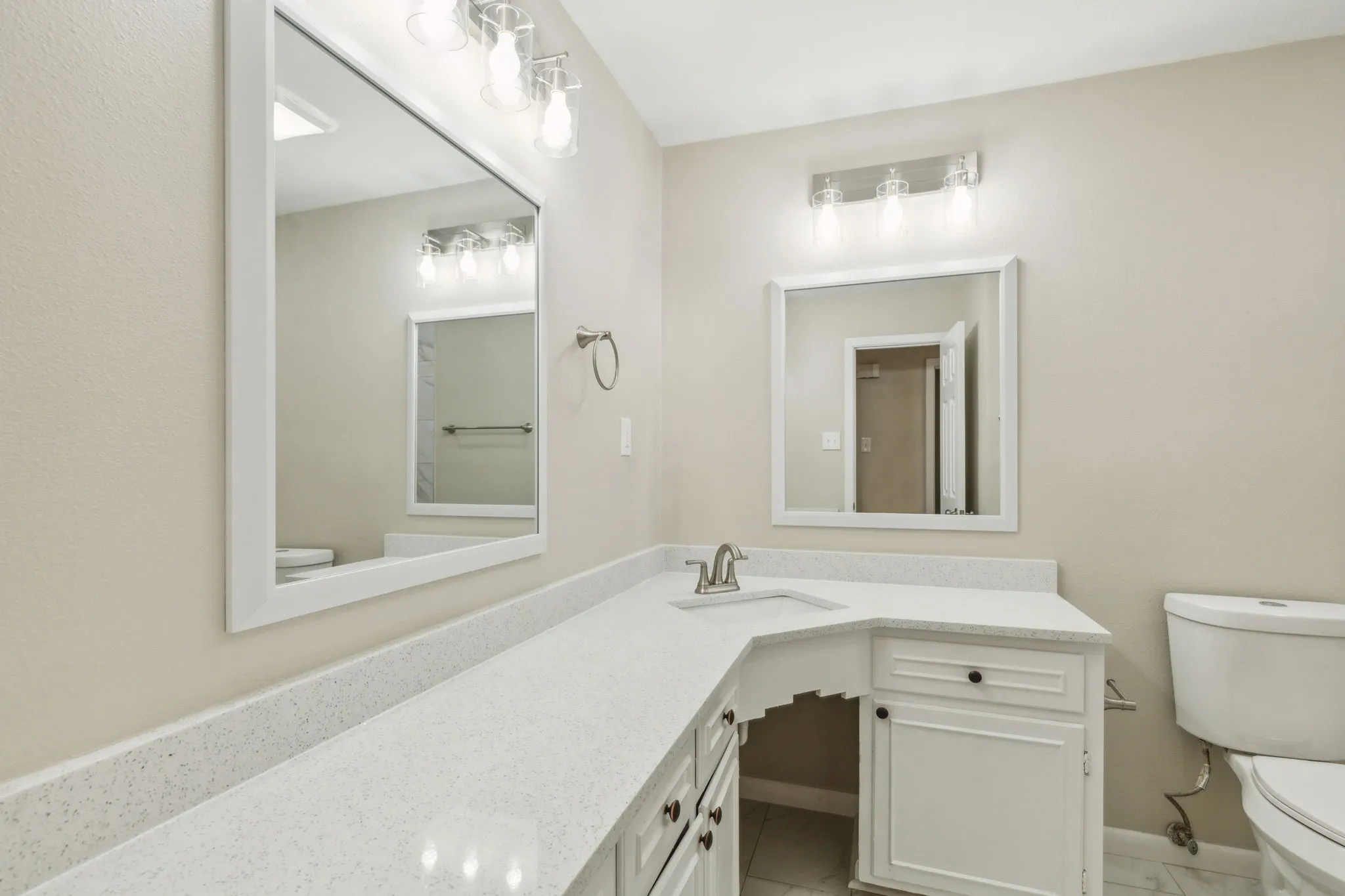 Single Family Residence For Sale in Grayson County , 805 La Salle Drive, Sherman, Texas 75090, 3 Bedroom, 2 Bathroom, 2 Garage spaces, 1,541 Sqft, built in 1964, Preowned, mls#21169142, Real Estate Agent in Sherman, Homes For Sale in Grayson county, Homes For Sale in Sherman, Realtor in Sherman Texas, Real Estate Brokerage Independent Realty Texas, Luminita Cordes Realtor